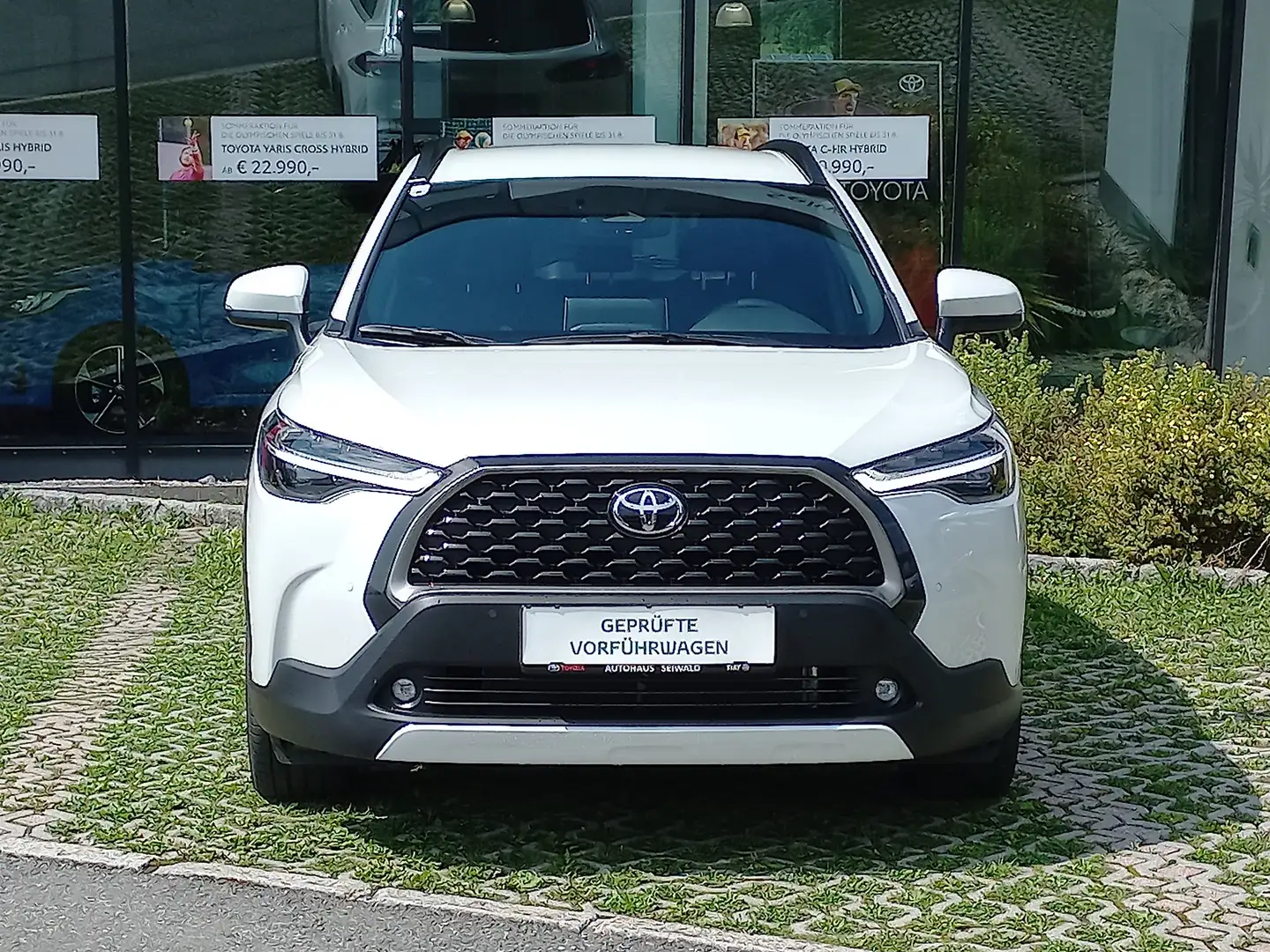 Toyota Corolla Cross 2,0 Hybrid Active Drive AWD Blanco - 2