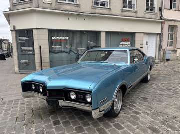 HOLIDAY COUPE V8