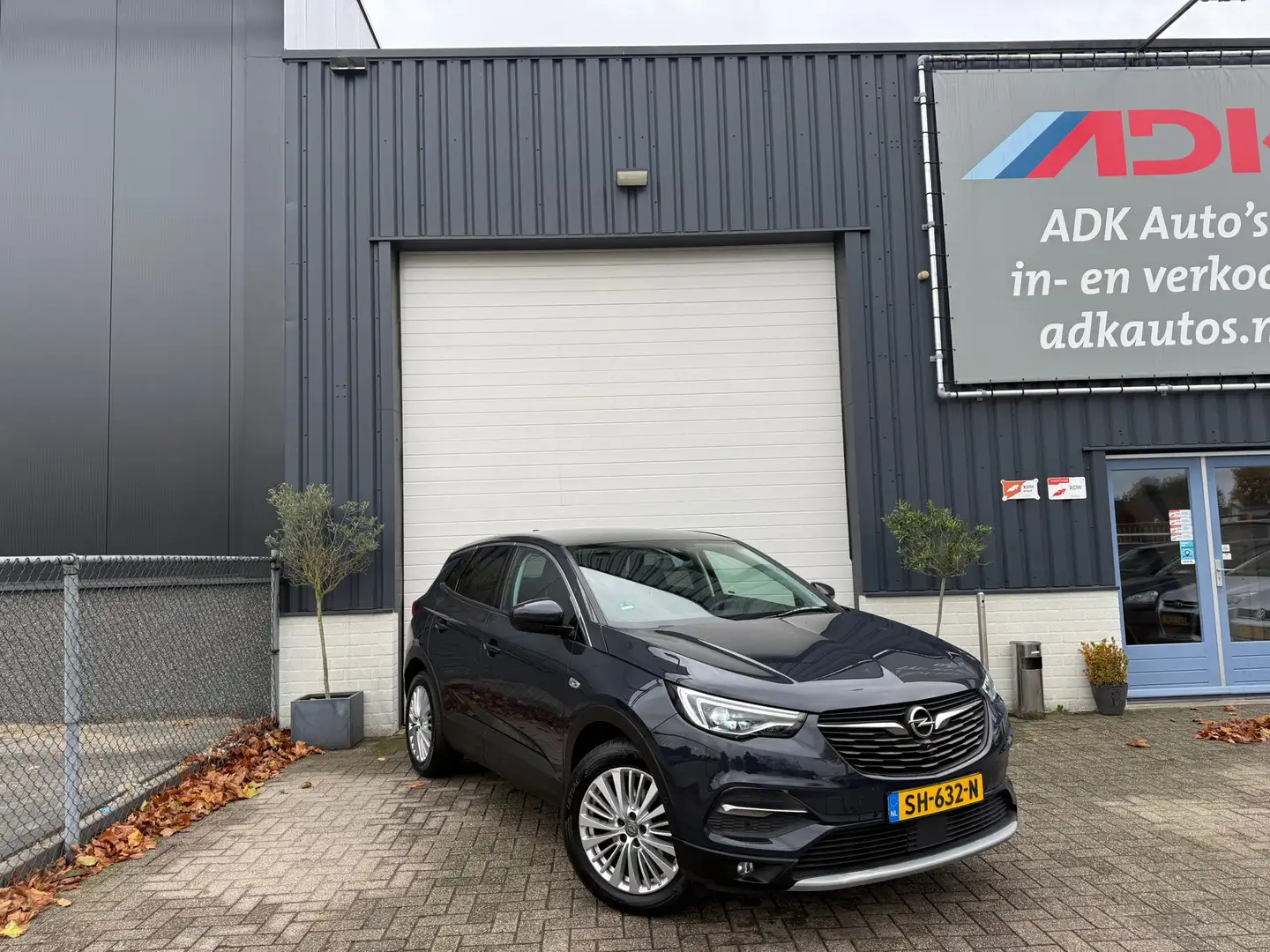 Opel Grandland X 1.2 Turbo Business Executive 360 CAMERA/STUUR-STOE Gris - 2