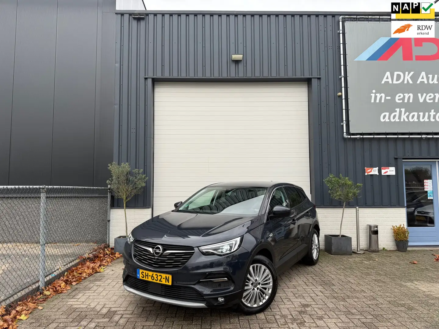 Opel Grandland X 1.2 Turbo Business Executive 360 CAMERA/STUUR-STOE Gris - 1