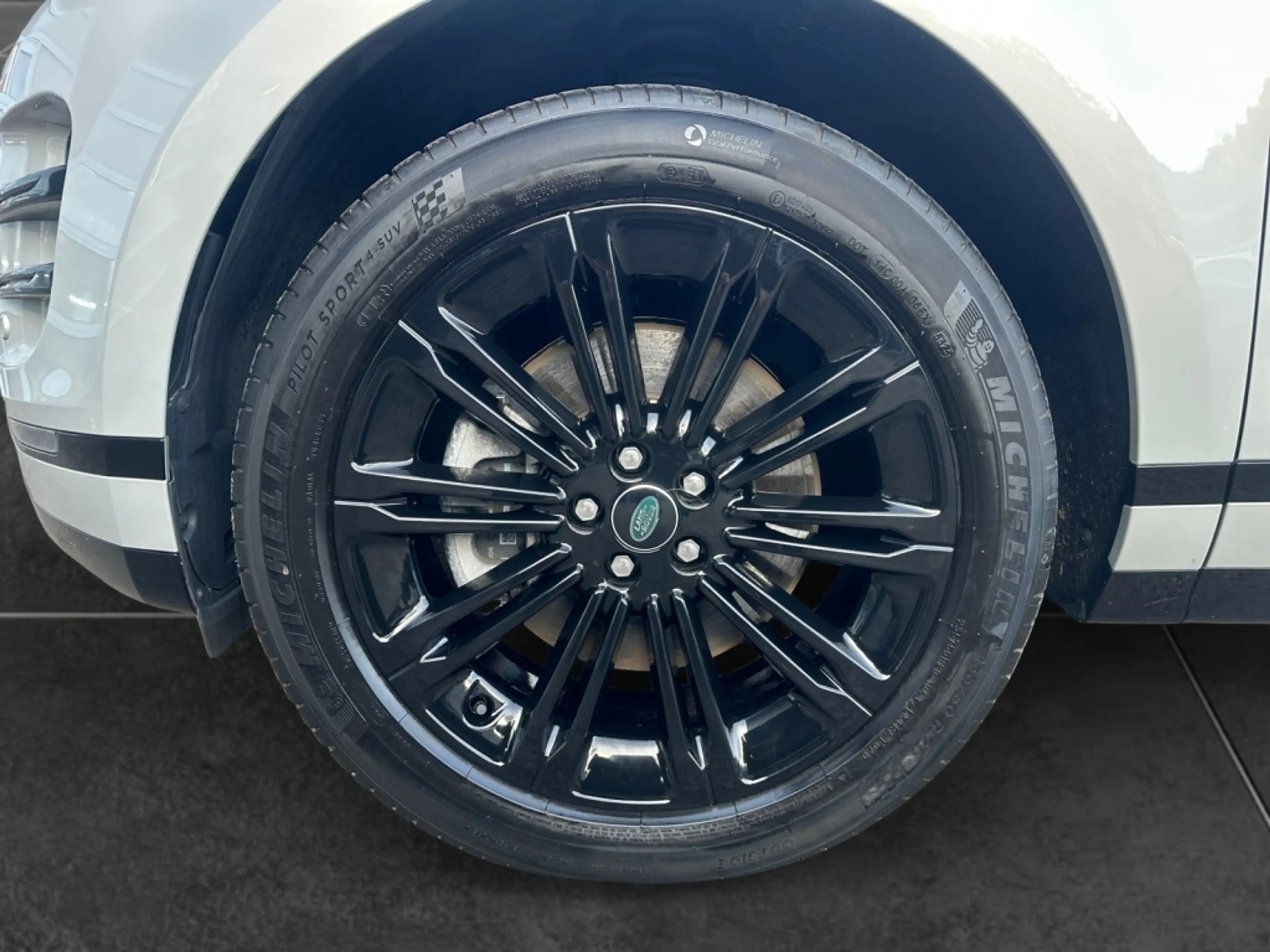 Land Rover Range Rover Evoque P300e AWD DYNAMIC SE DISTR|LM — photo 9