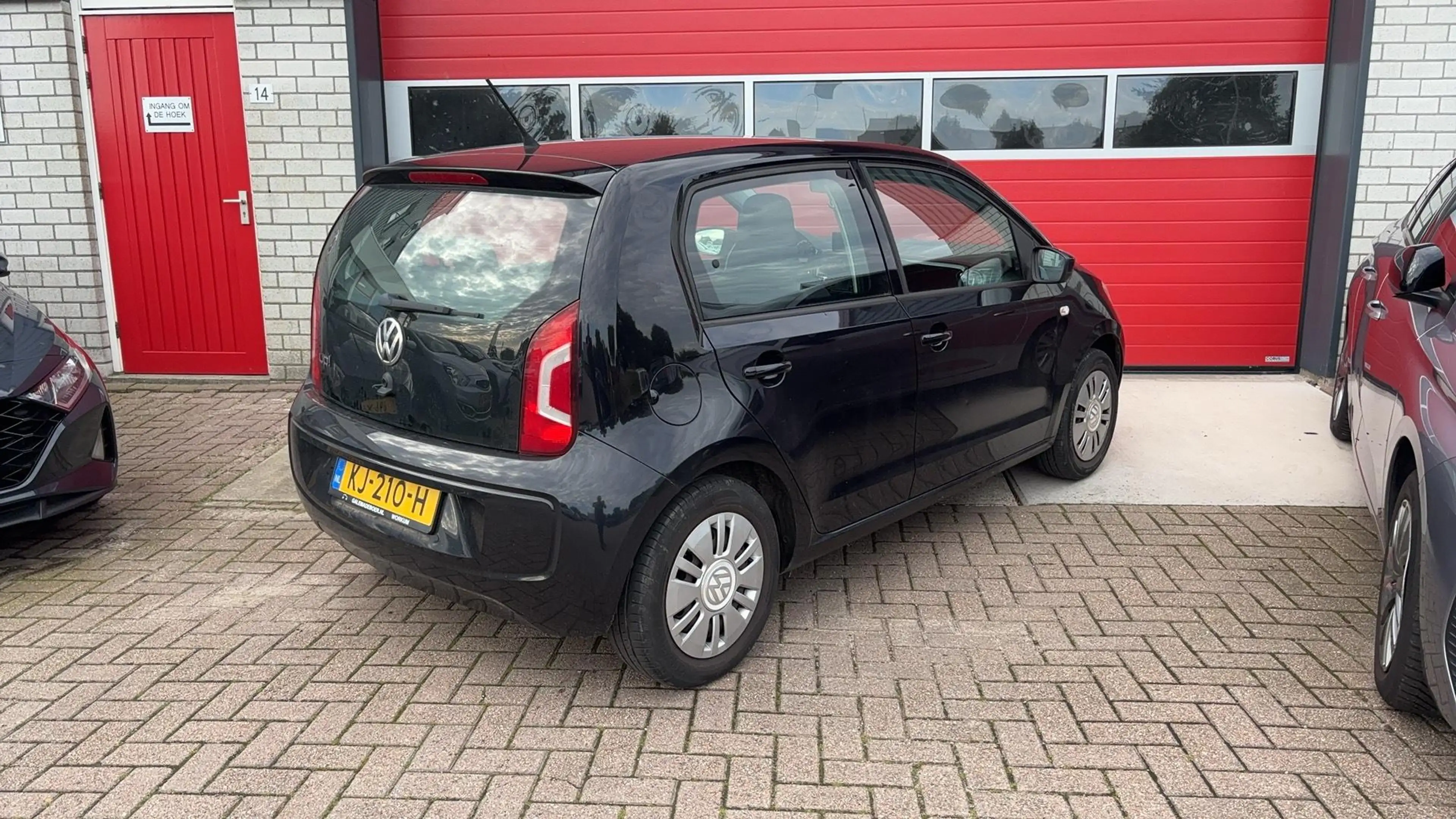 Volkswagen up! 1.0 move up! BlueMotion NAVI / AIRCO / BLUETOOTH / — photo 2