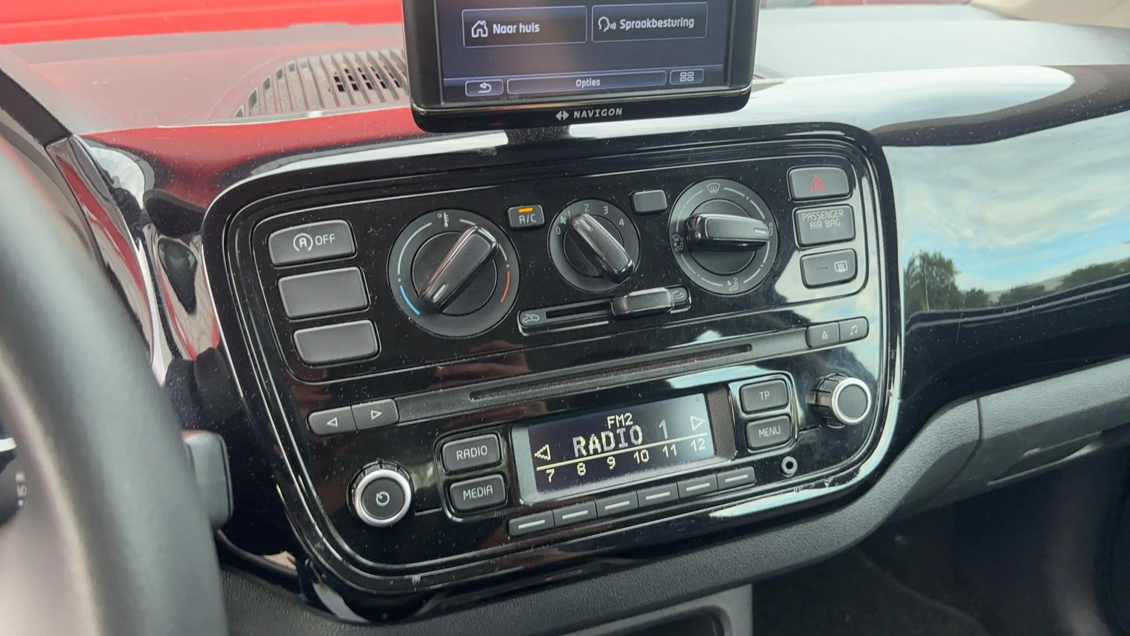 Volkswagen up! 1.0 move up! BlueMotion NAVI / AIRCO / BLUETOOTH / — photo 8