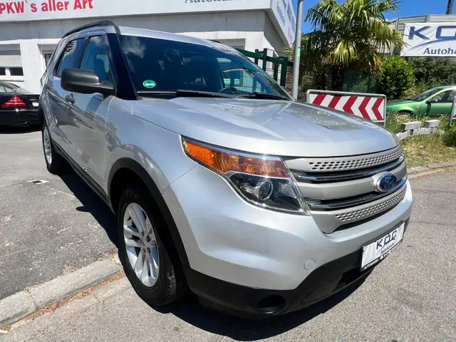 Ford Explorer 7-Sitzer / 1. Hand