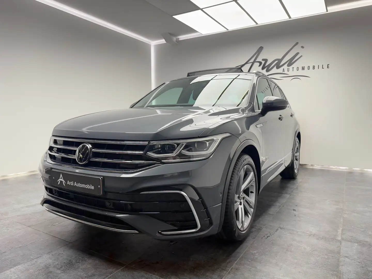 Volkswagen Tiguan 2.0TDI R-Line DSG*CARPLAY*TOIT OUV*1 PROP*GARANTIE Grijs - 1
