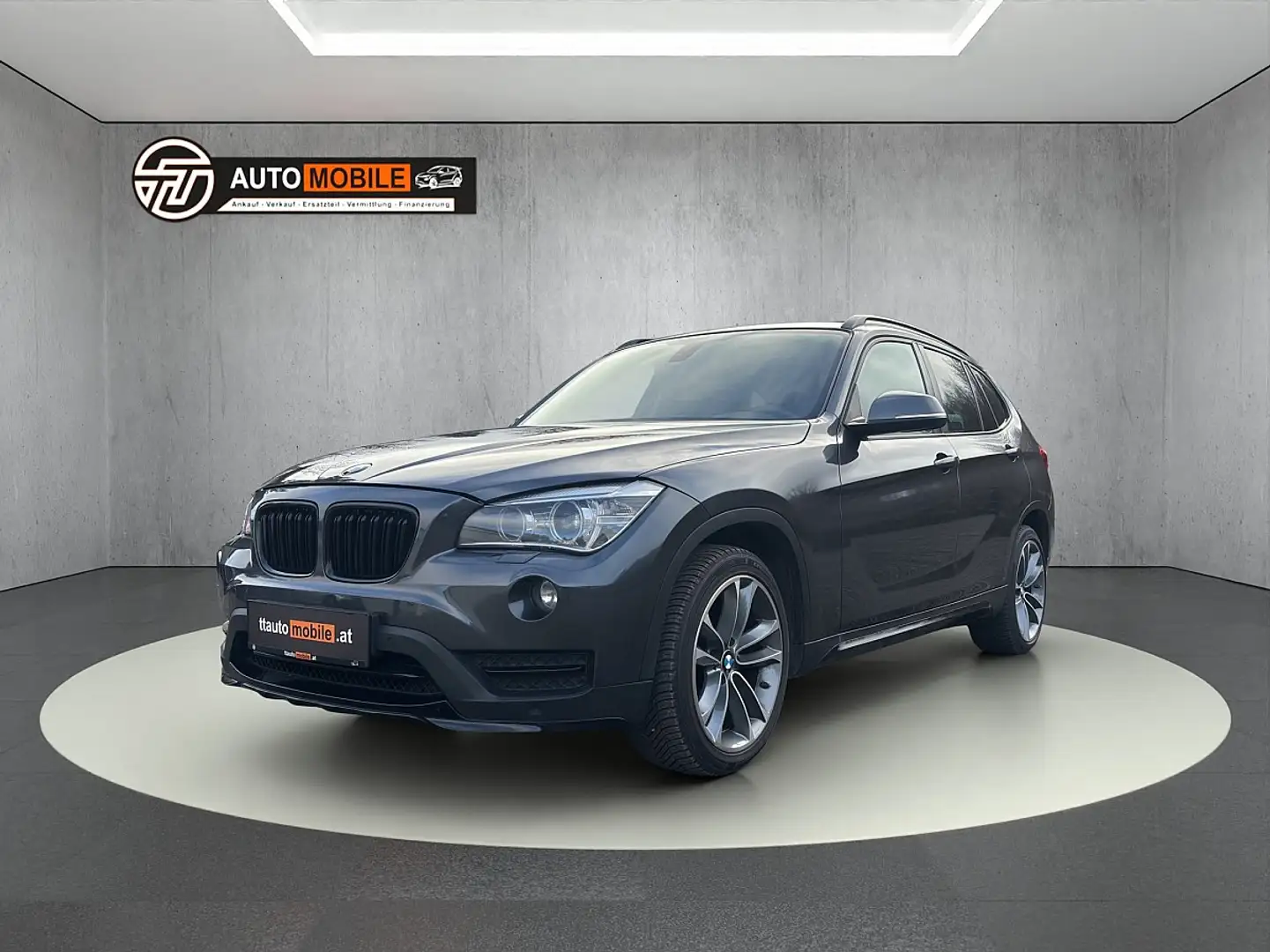 BMW X1 xDrive20d Grau - 1