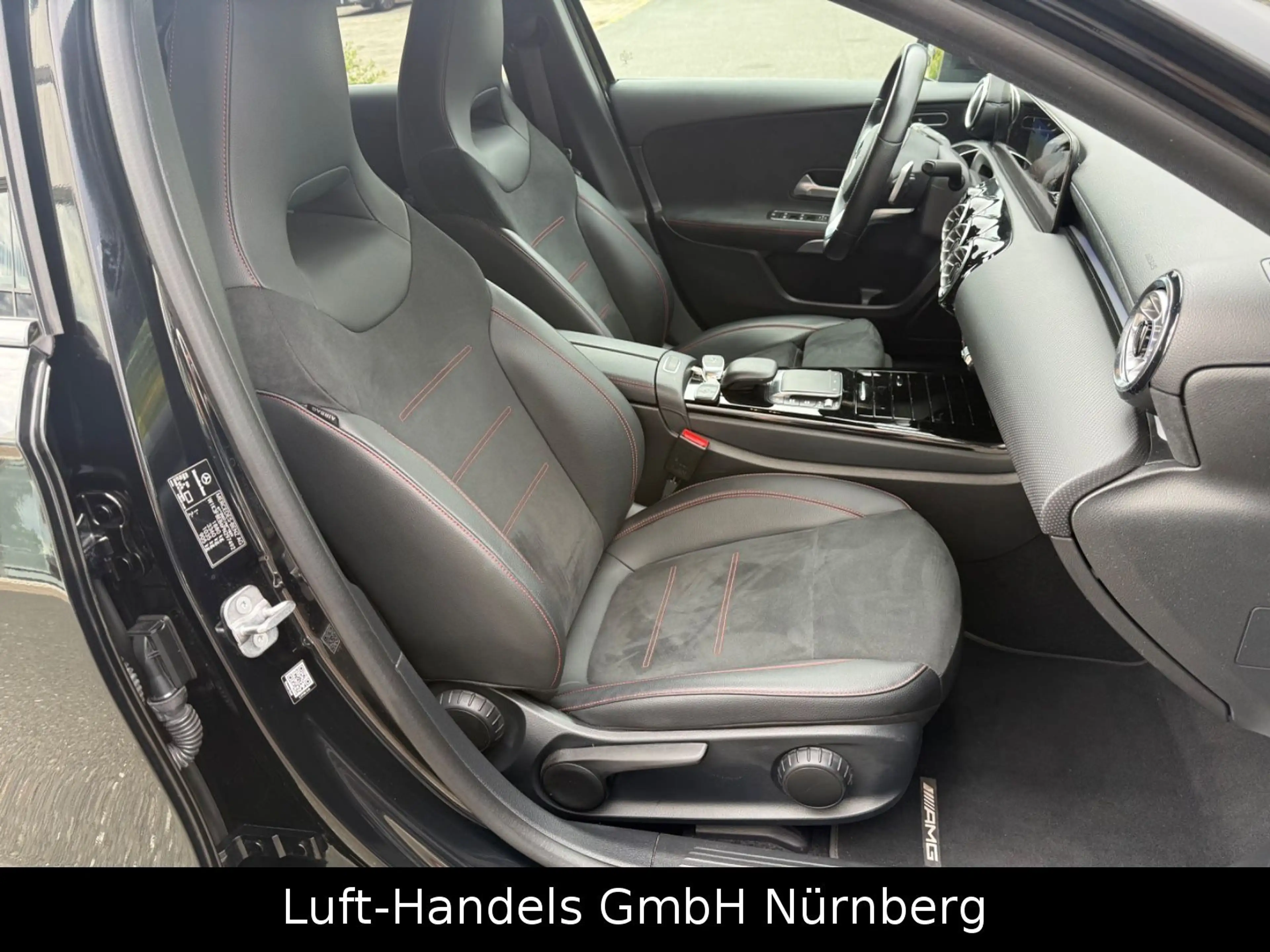 Mercedes-Benz A 180 AMG Line Night-Paket Virtual Kamera Leder — photo 17
