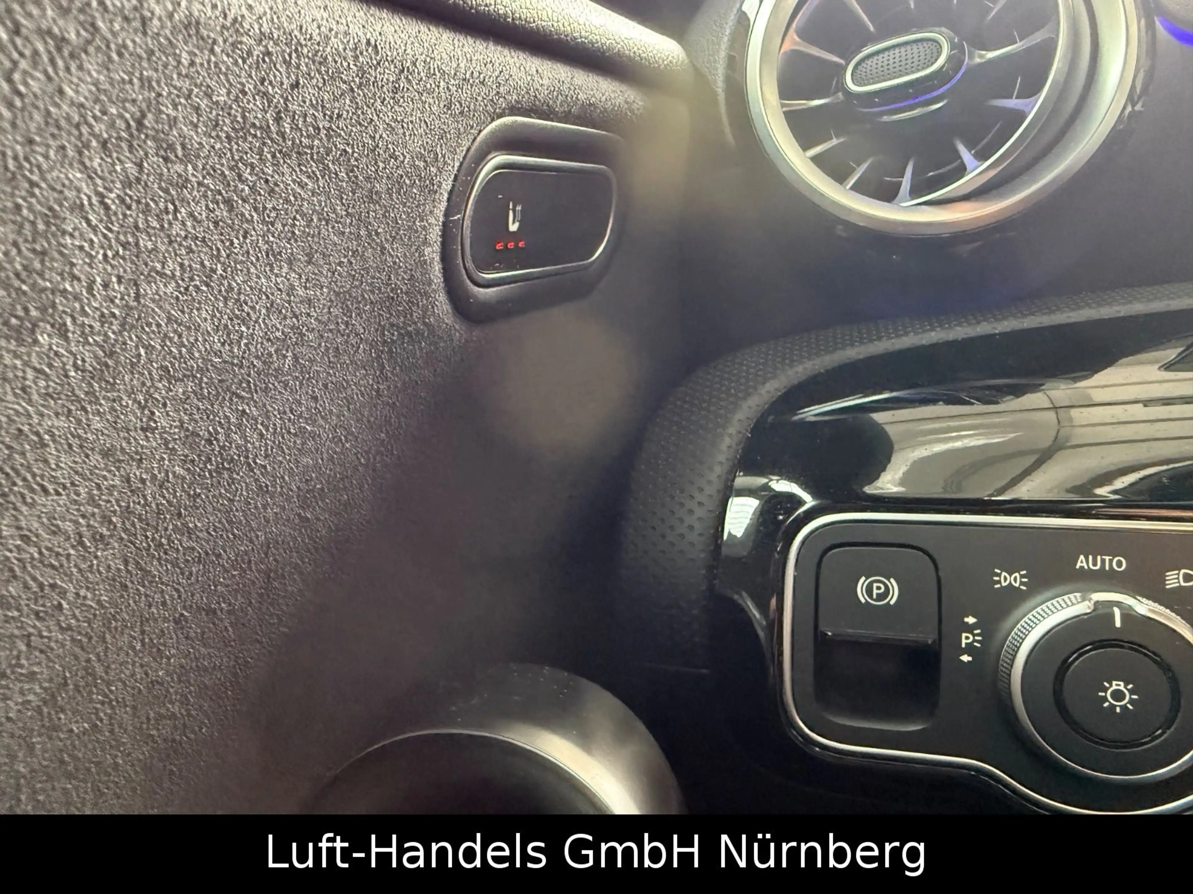 Mercedes-Benz A 180 AMG Line Night-Paket Virtual Kamera Leder — photo 21