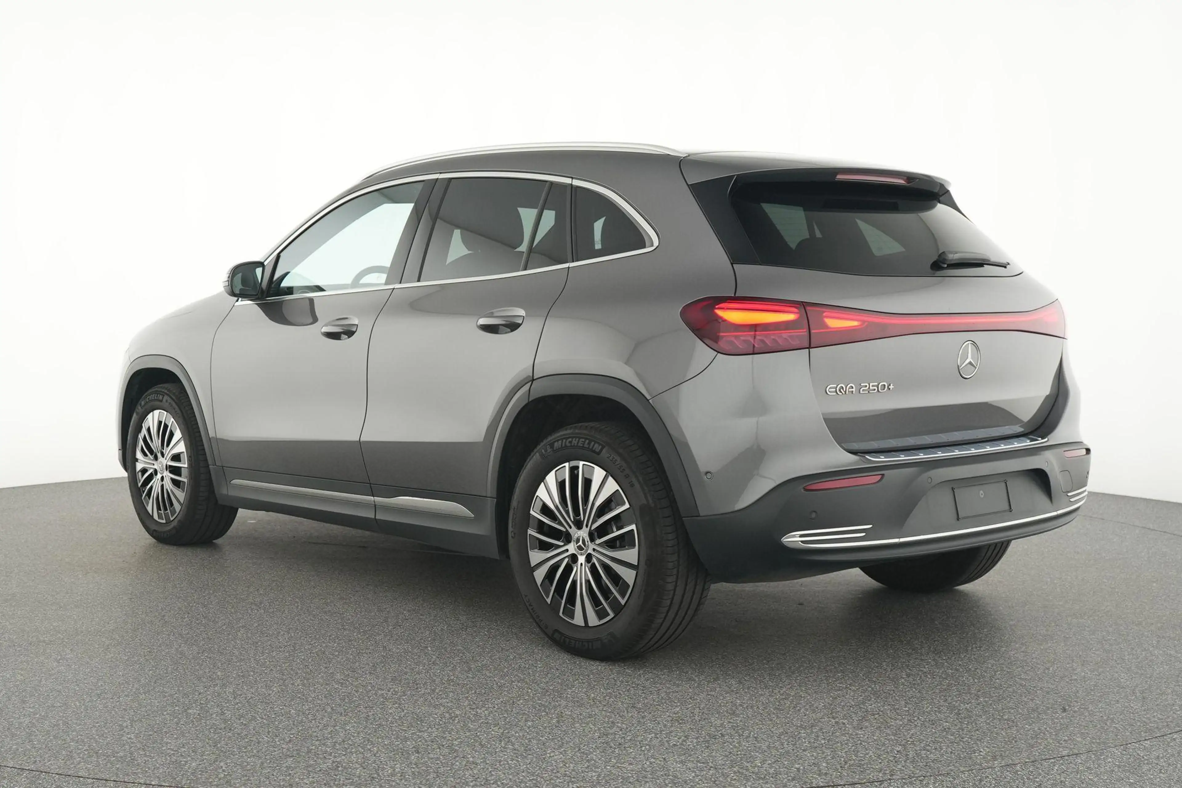 Mercedes-Benz EQA 250 250+ AMG Line — photo 3
