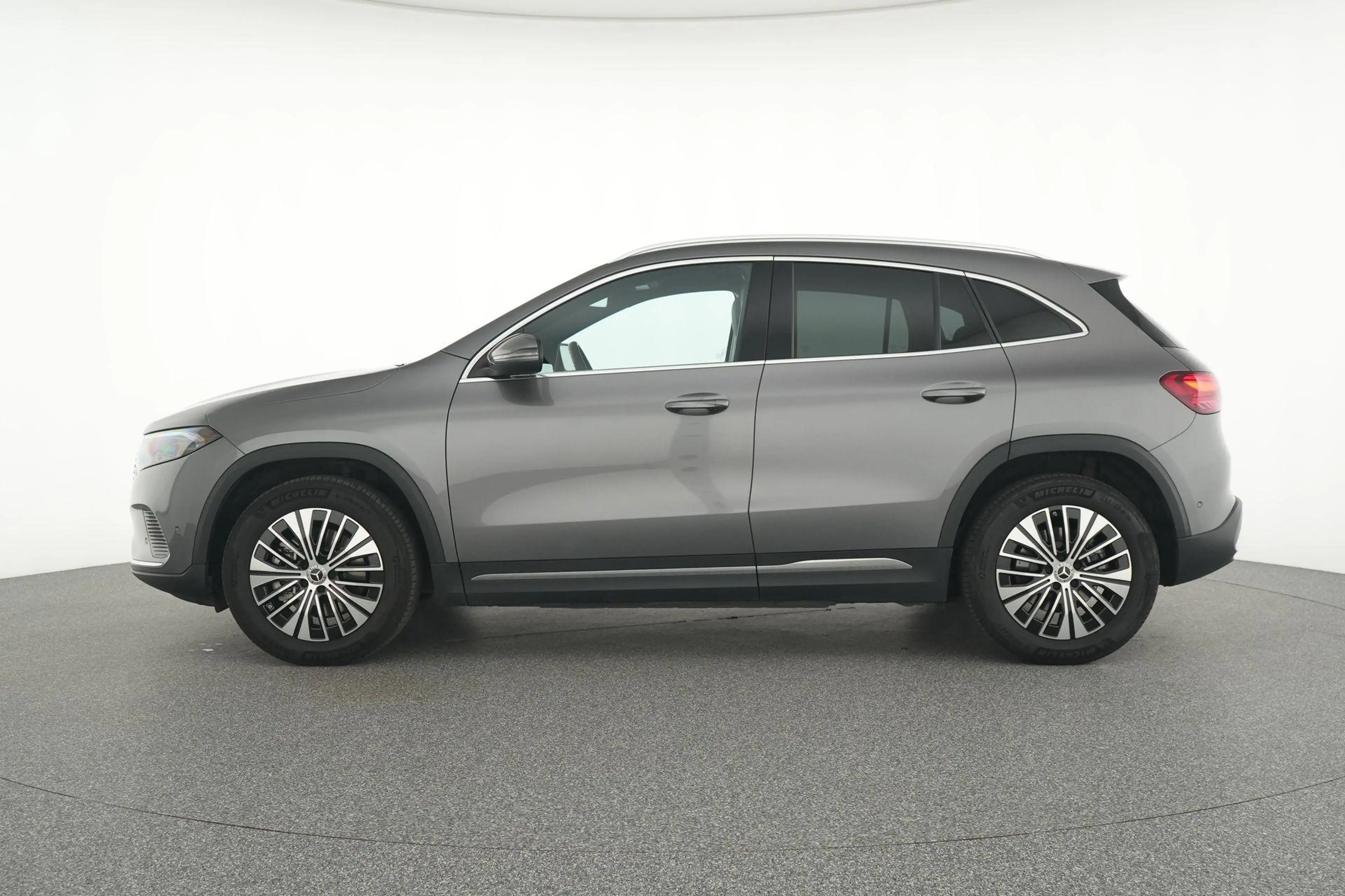 Mercedes-Benz EQA 250 250+ AMG Line — photo 8