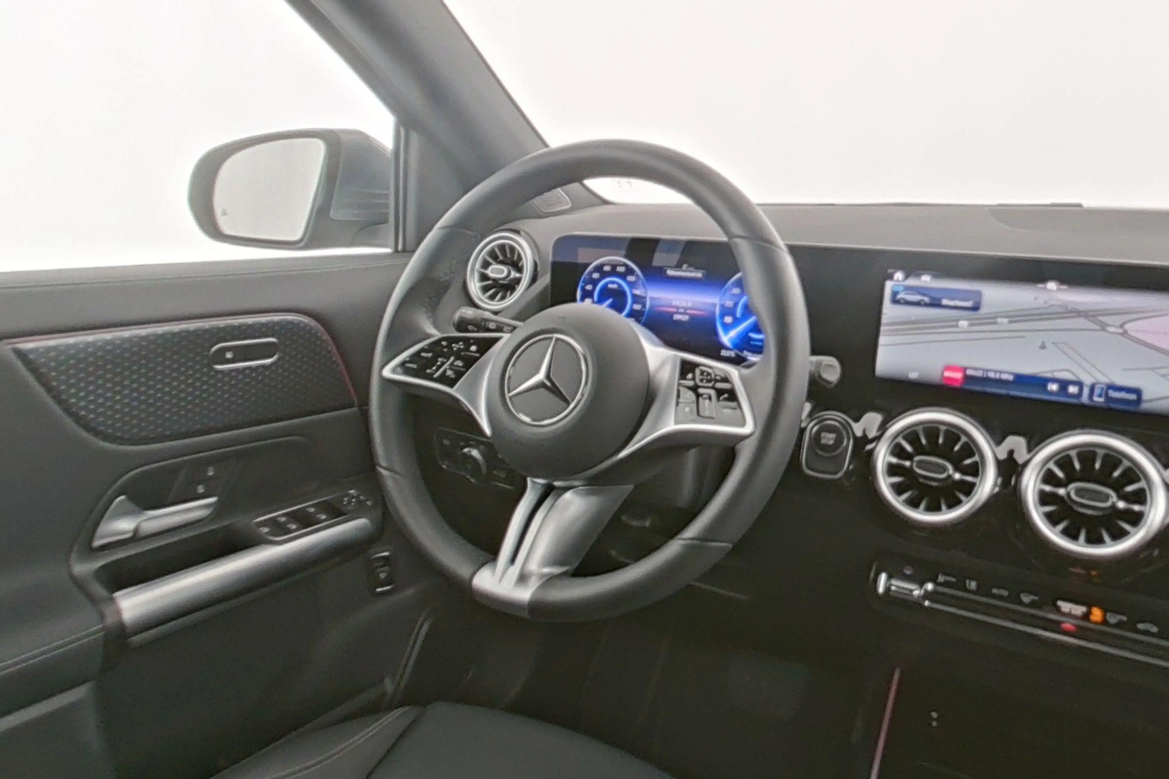Mercedes-Benz EQA 250 250+ AMG Line — photo 13