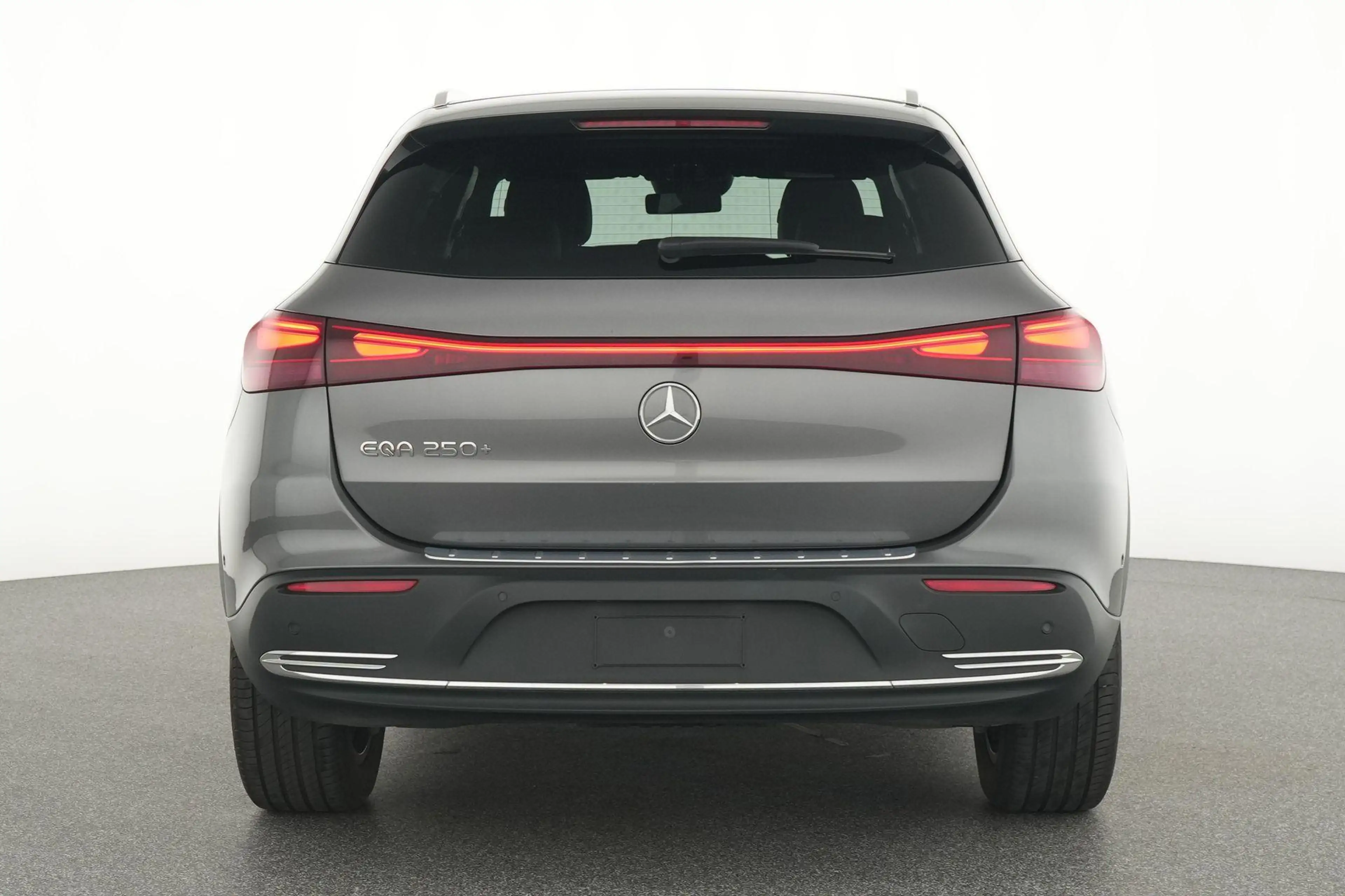 Mercedes-Benz EQA 250 250+ AMG Line — photo 7
