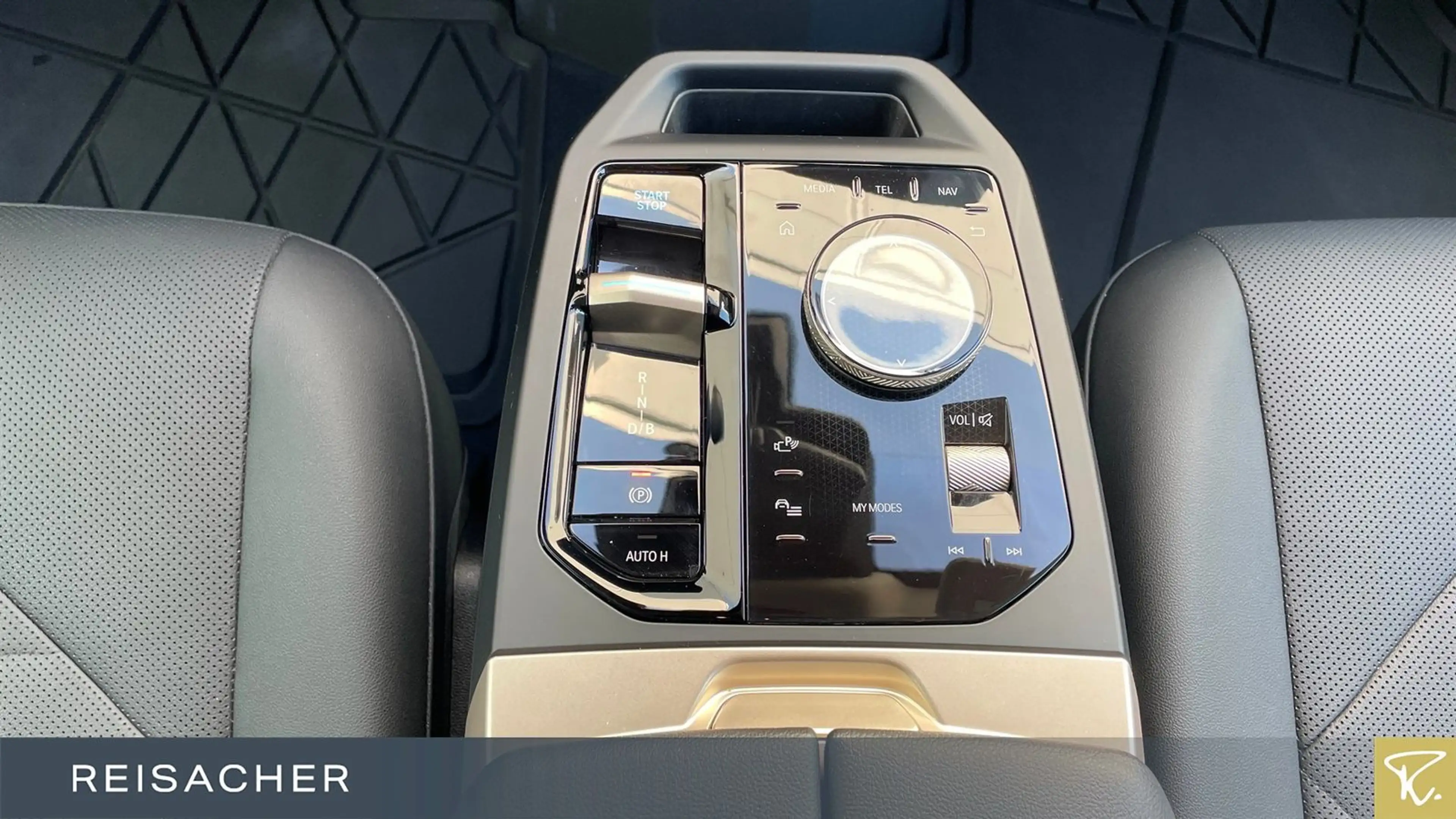 BMW iX A xDrive40 LCPro.DAPro.Laser,360°,HuD — photo 10