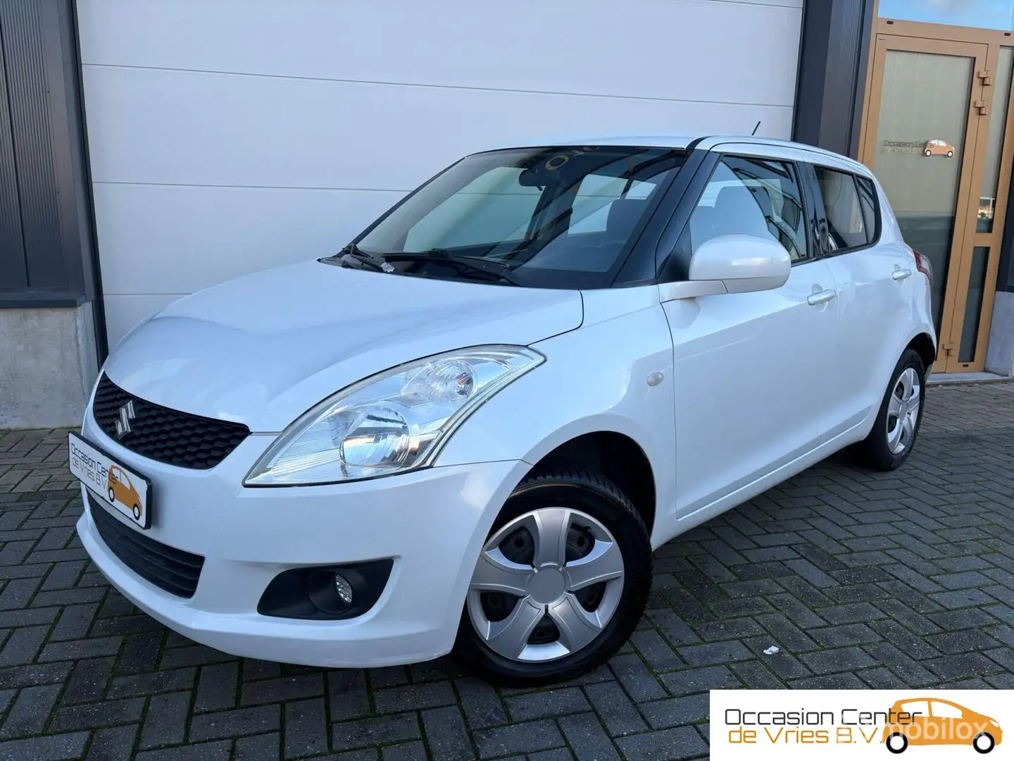 Suzuki Swift 1.2 4x4 AircoElektrPakketStoelverwarmdBluetooth Wit - 1