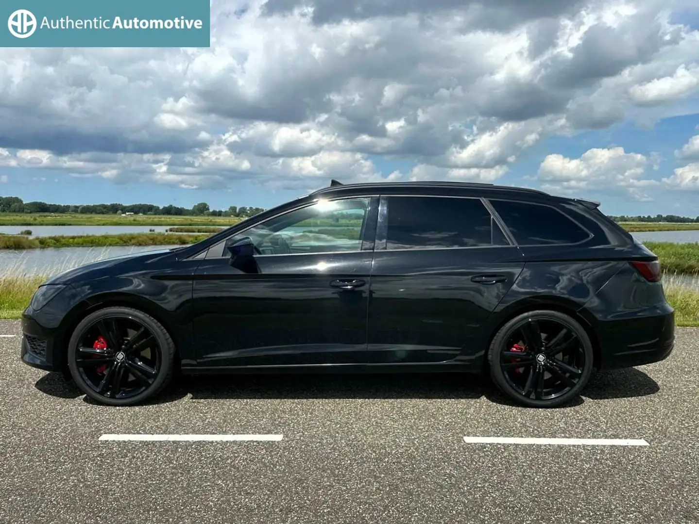 SEAT Leon ST 2.0 TSI Cupra 290 Connect Zwart - 2