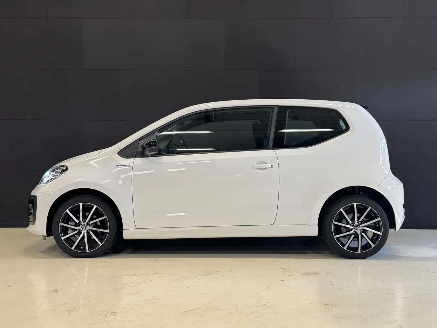 Volkswagen up! 1.0 BMT R-line | Stoelverwarming | 16'' LMV | Airc Blanco - 2