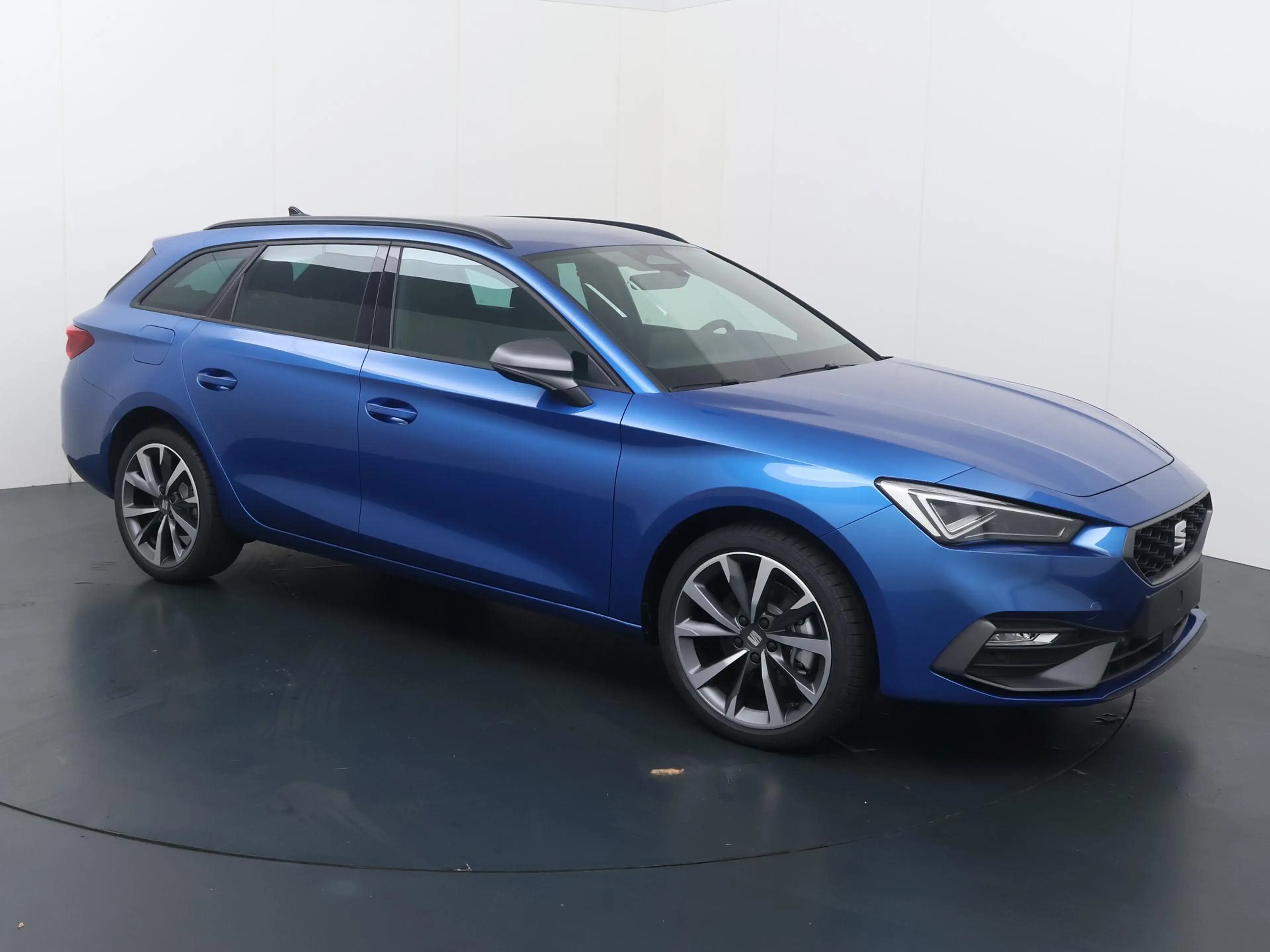 SEAT Leon e-Hybrid Sportstourer FR Business 1.5 TSI eHybrid 150 kW / — photo 3