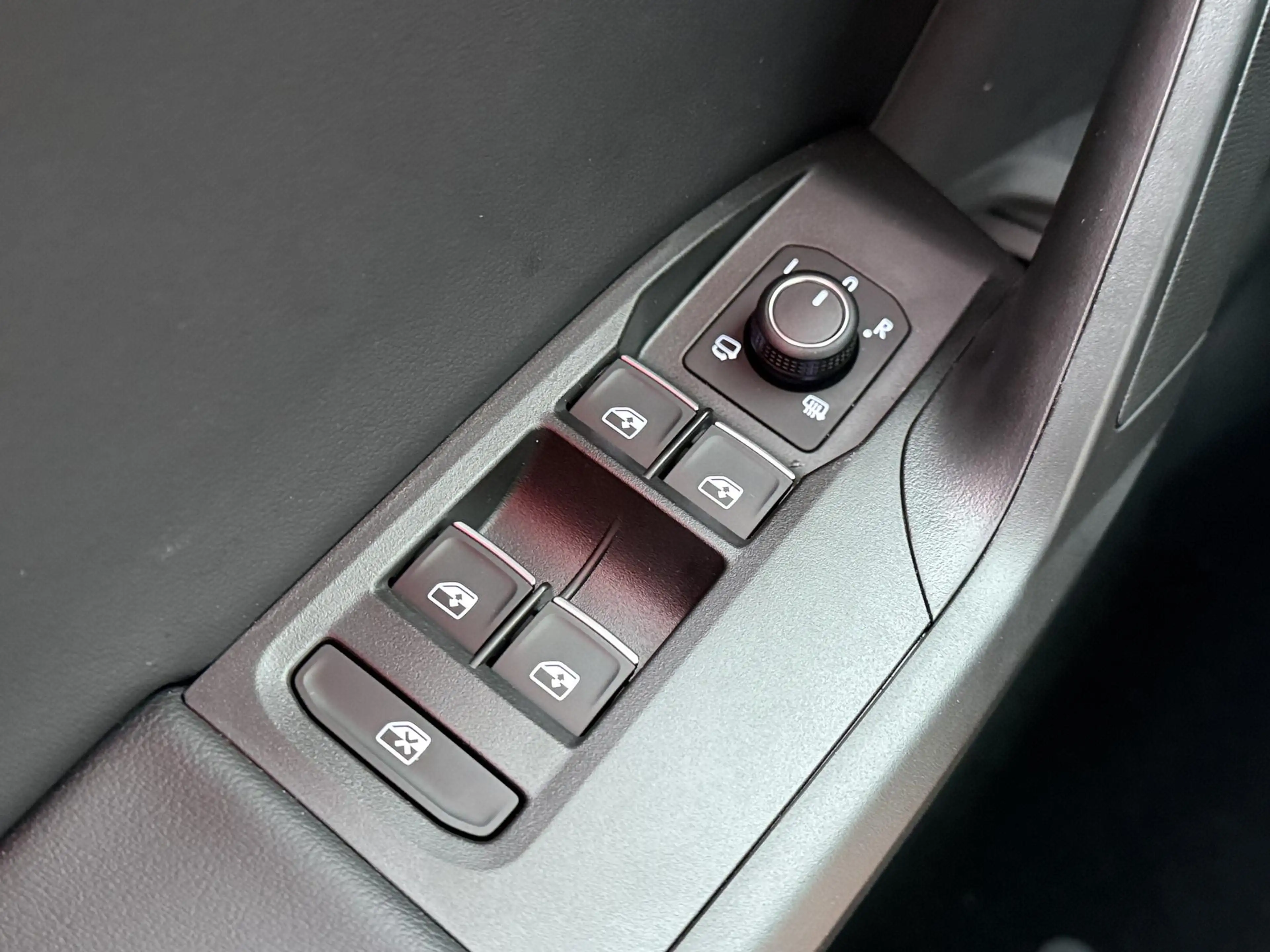 SEAT Leon e-Hybrid Sportstourer FR Business 1.5 TSI eHybrid 150 kW / — photo 12