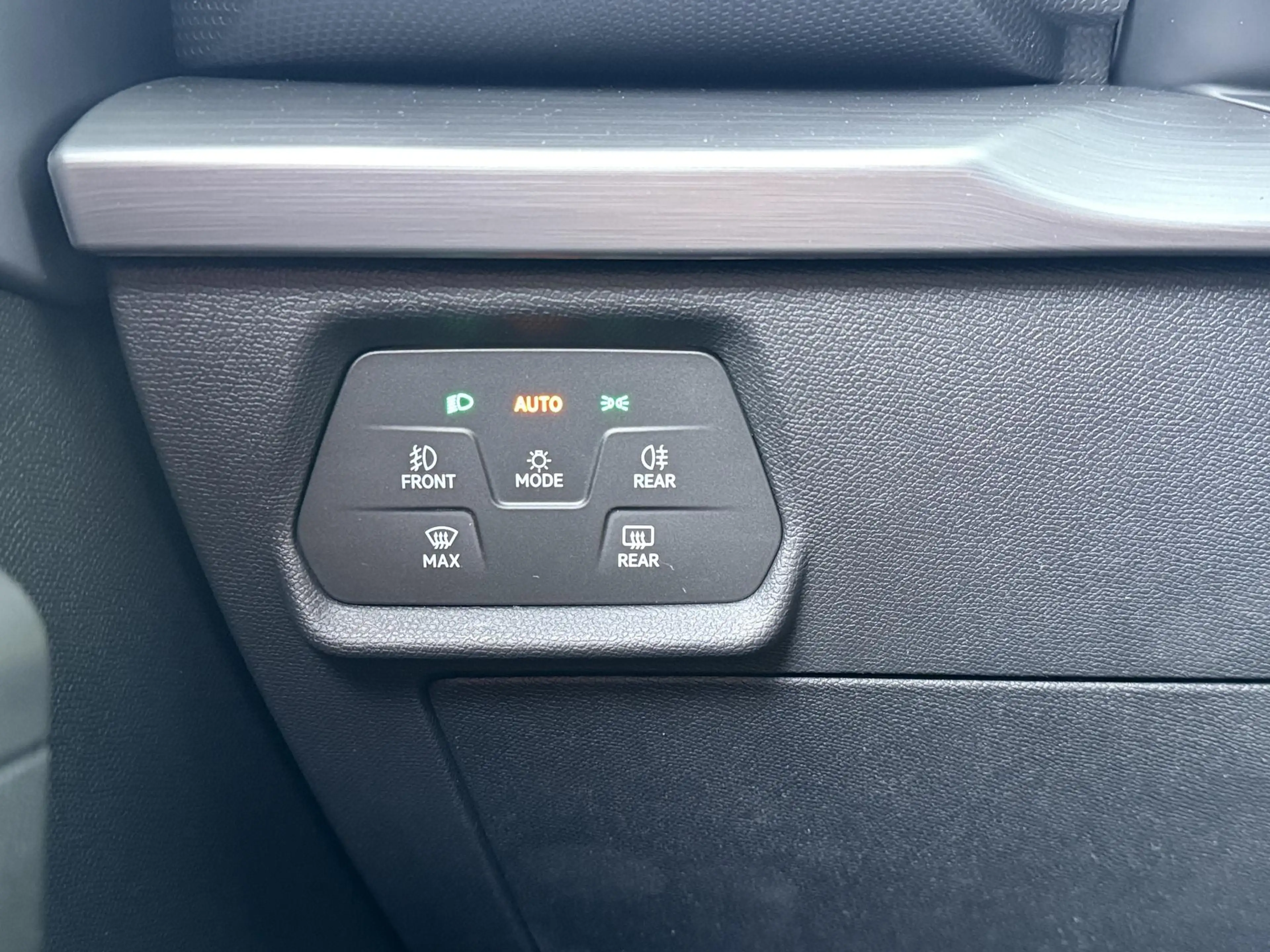 SEAT Leon e-Hybrid Sportstourer FR Business 1.5 TSI eHybrid 150 kW / — photo 11