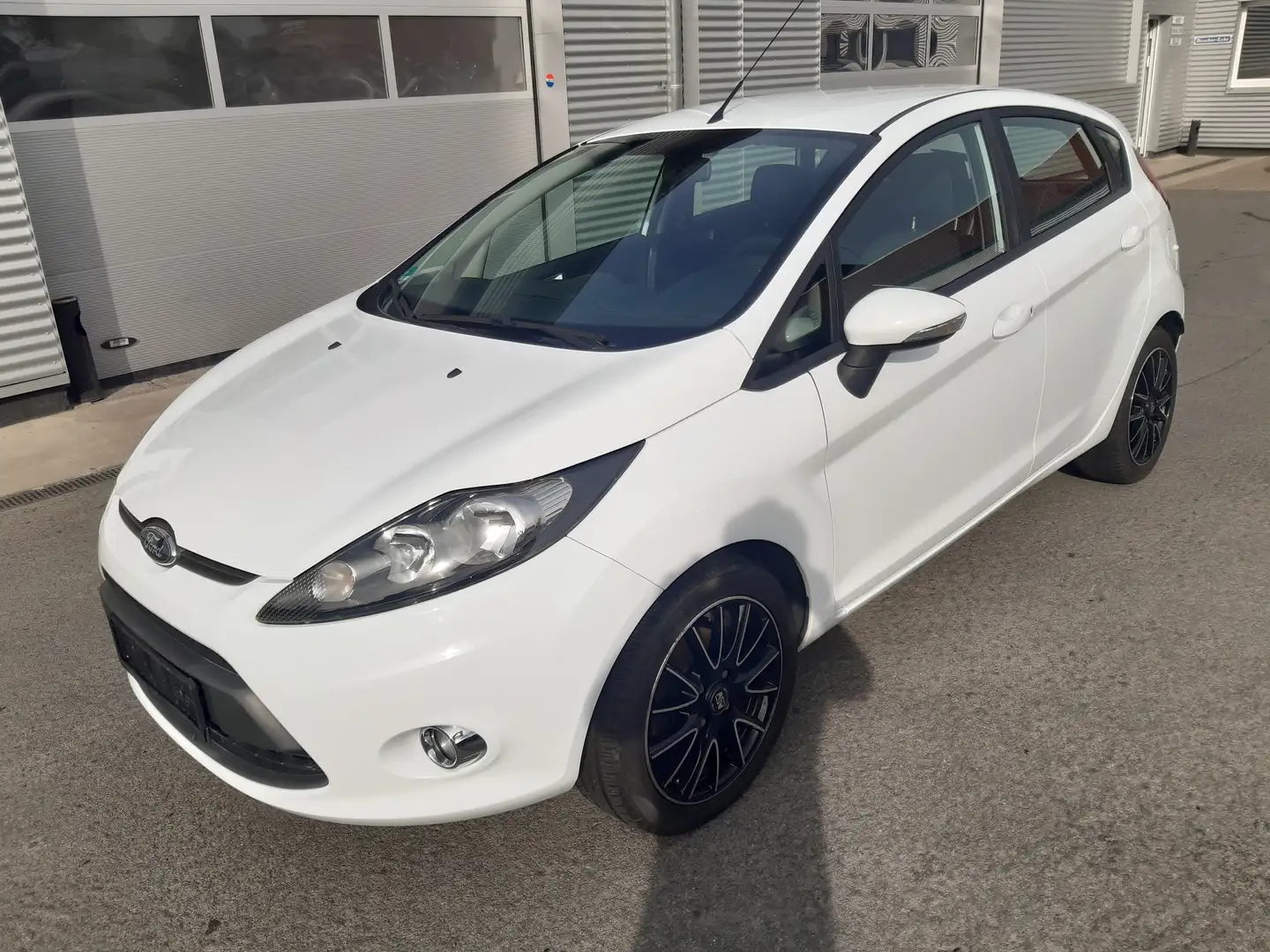 Ford Fiesta 1.25 Champions Edition Wit - 1