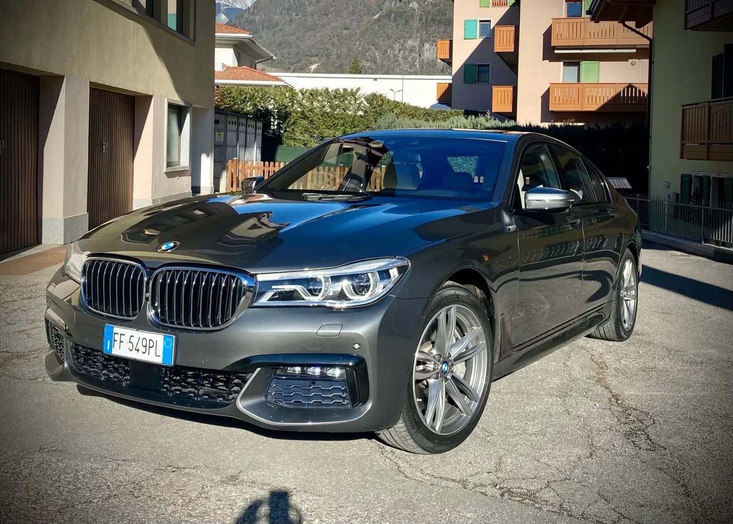 BMW 750 750i xdrive M Gri - 1