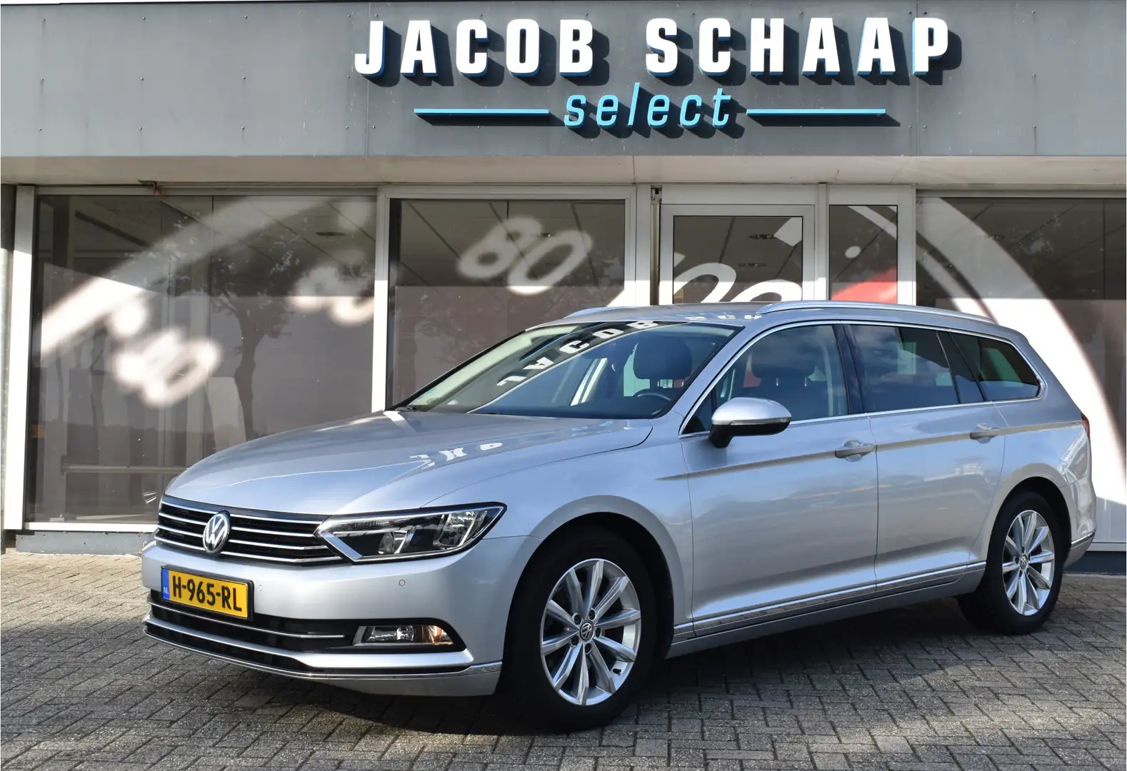 Volkswagen Passat Variant 1.4 TSI Highline Business R Automaat / Navigatie / Grijs - 1