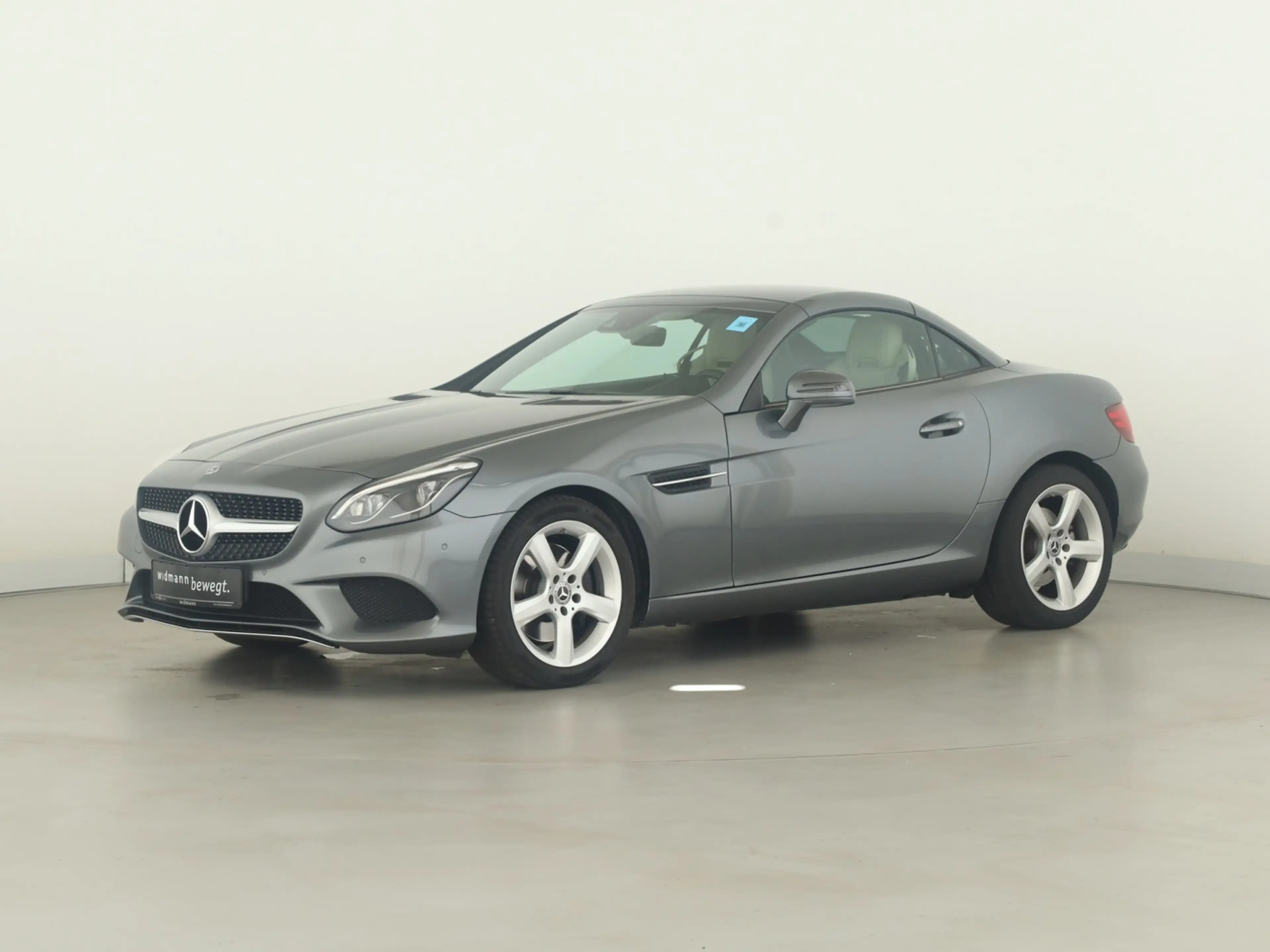 Mercedes-Benz SLC 200 **Airscarf*Panorama*LED+ILS*Navi*Leder** — photo 5