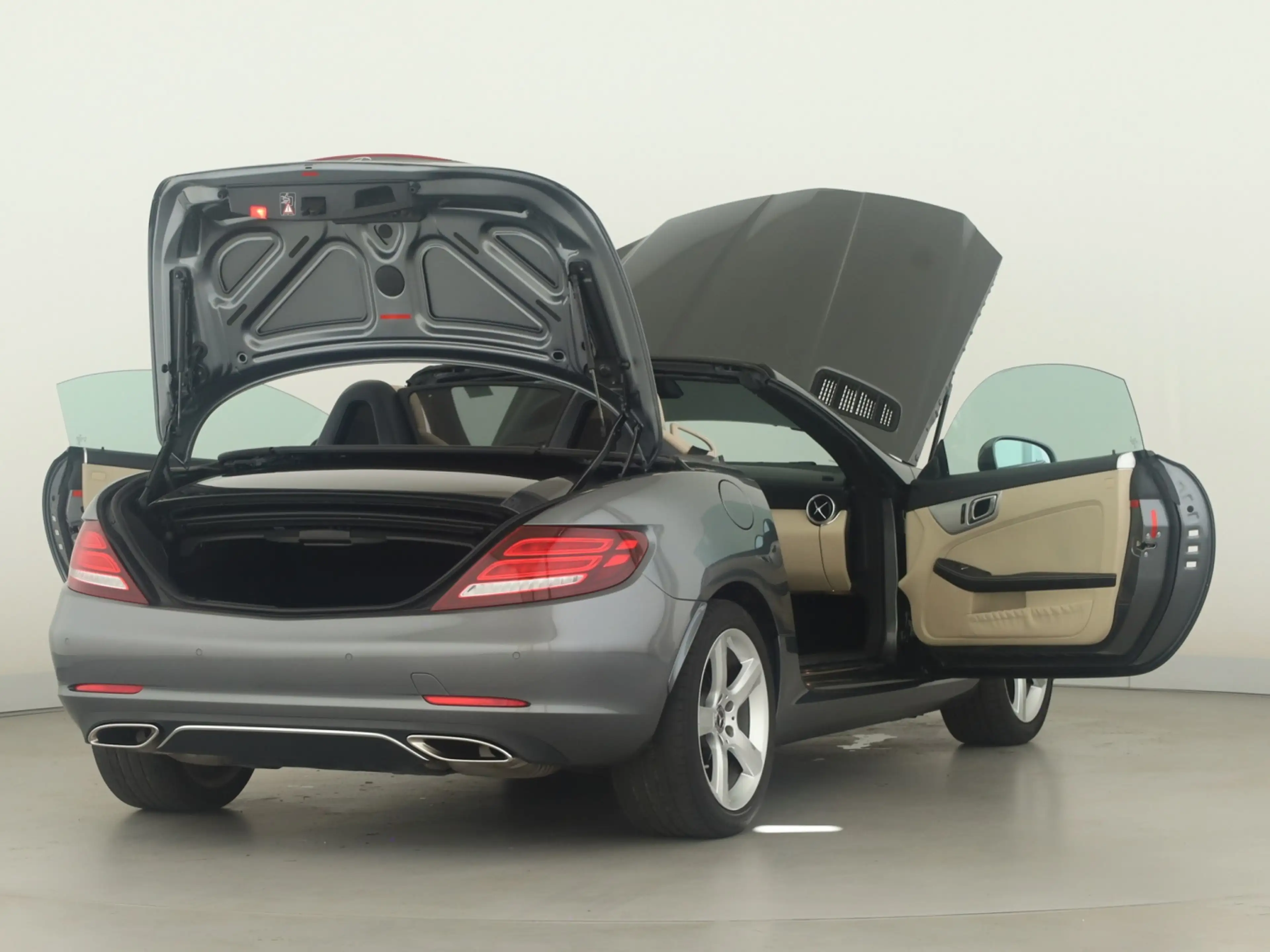 Mercedes-Benz SLC 200 **Airscarf*Panorama*LED+ILS*Navi*Leder** — photo 9
