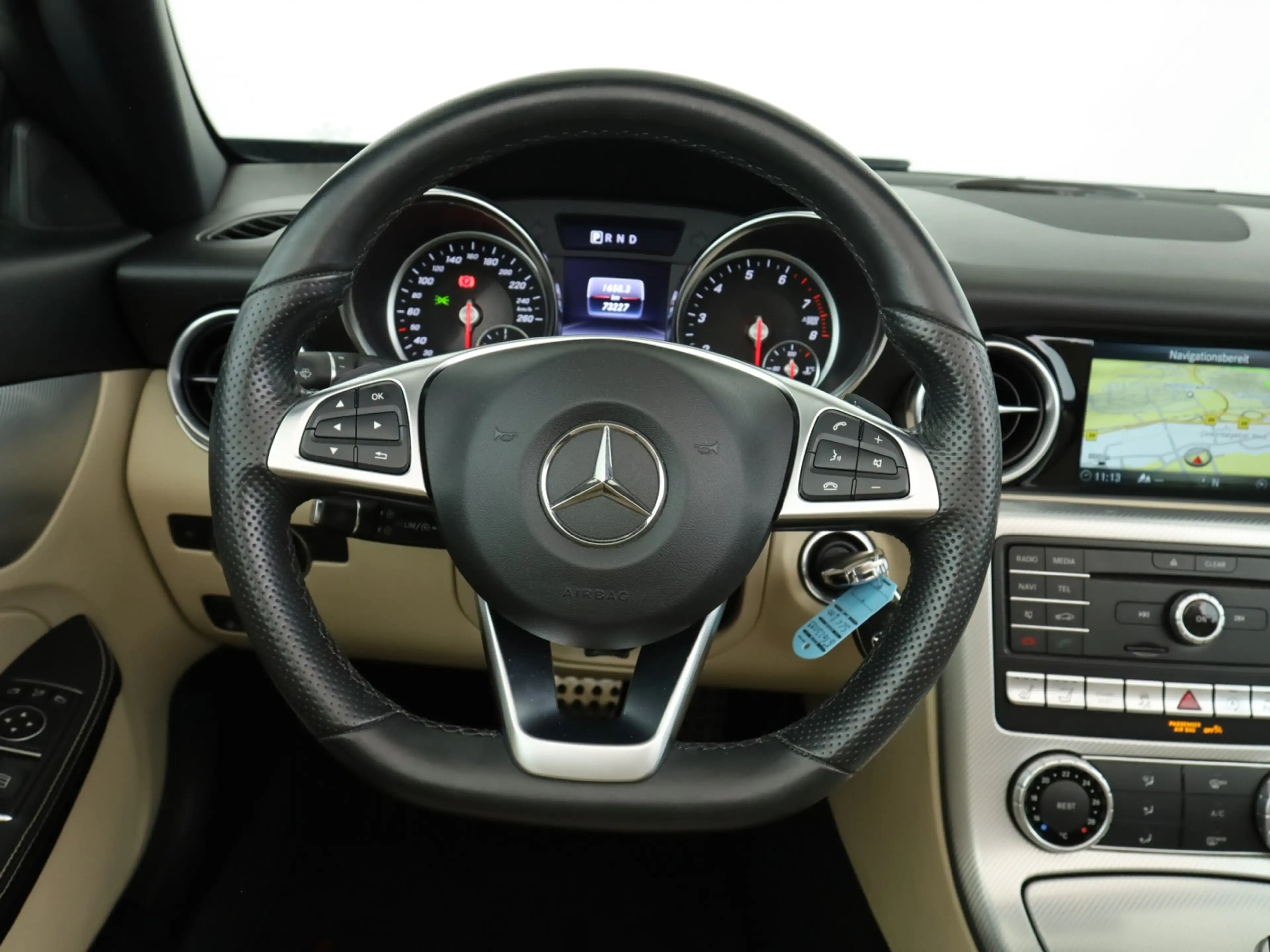 Mercedes-Benz SLC 200 **Airscarf*Panorama*LED+ILS*Navi*Leder** — photo 11