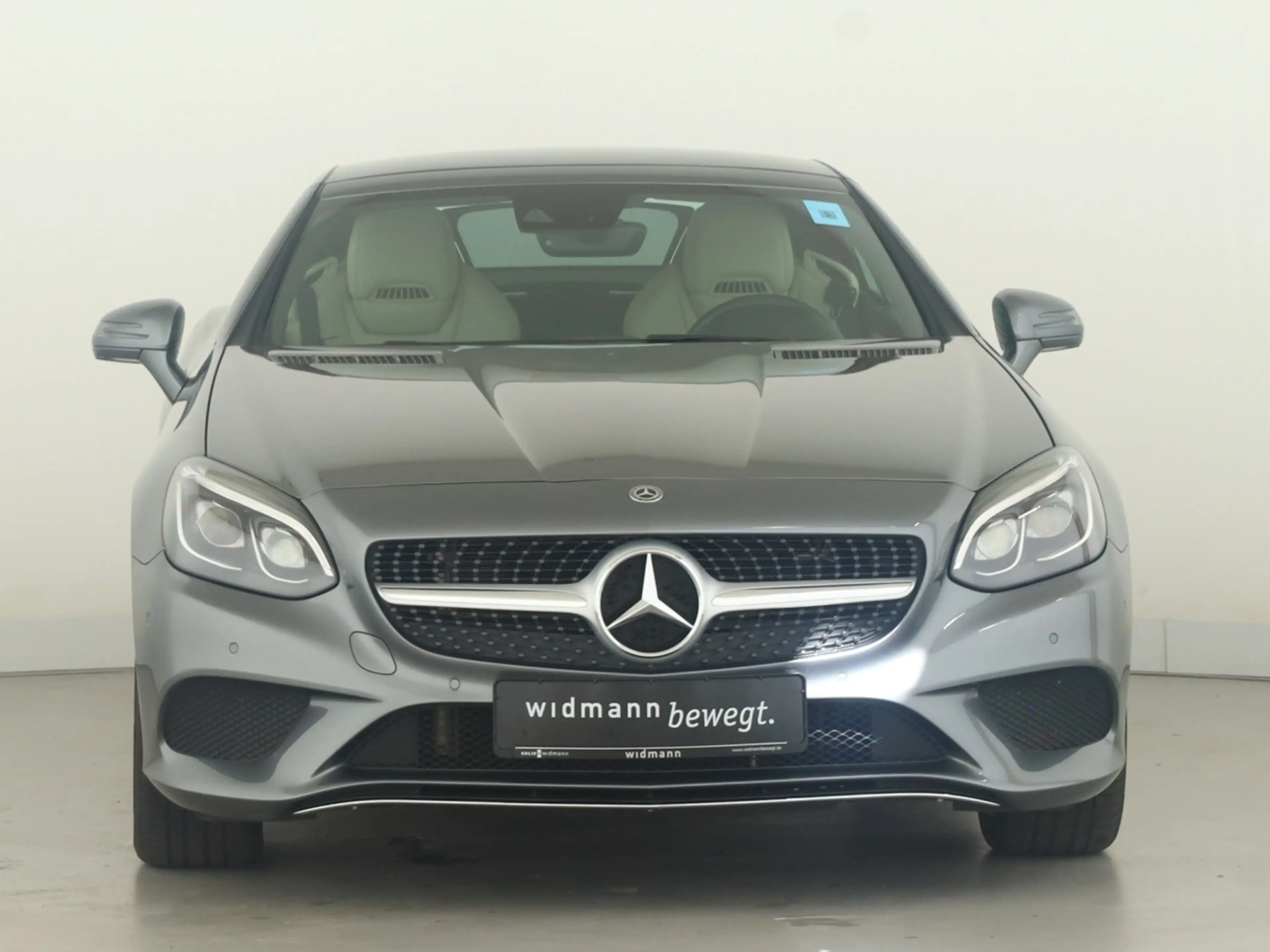 Mercedes-Benz SLC 200 **Airscarf*Panorama*LED+ILS*Navi*Leder** — photo 3