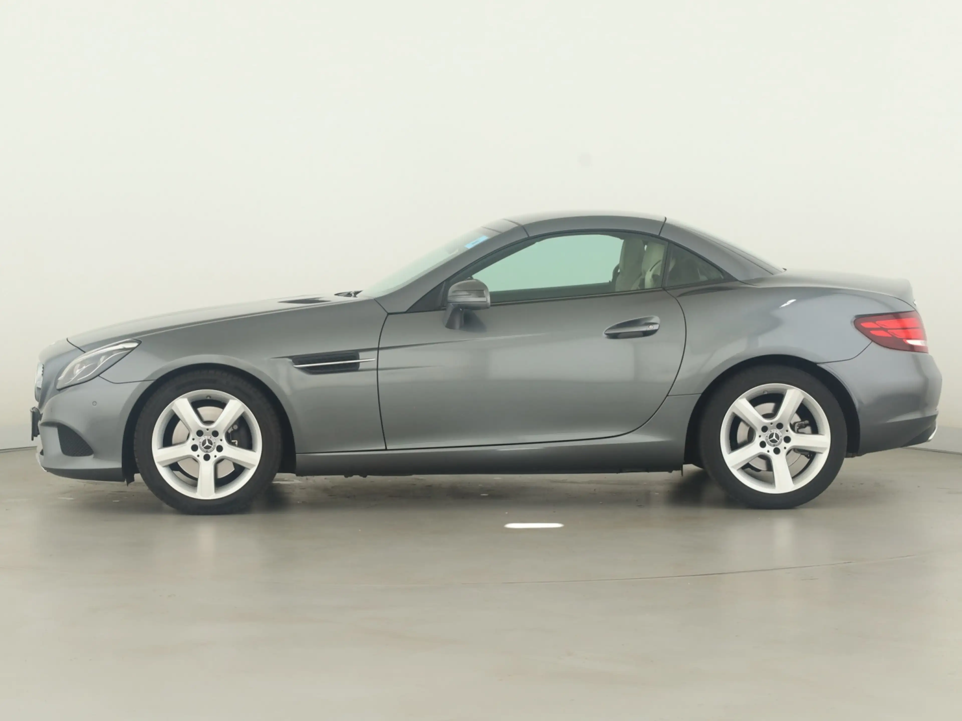 Mercedes-Benz SLC 200 **Airscarf*Panorama*LED+ILS*Navi*Leder** — photo 7