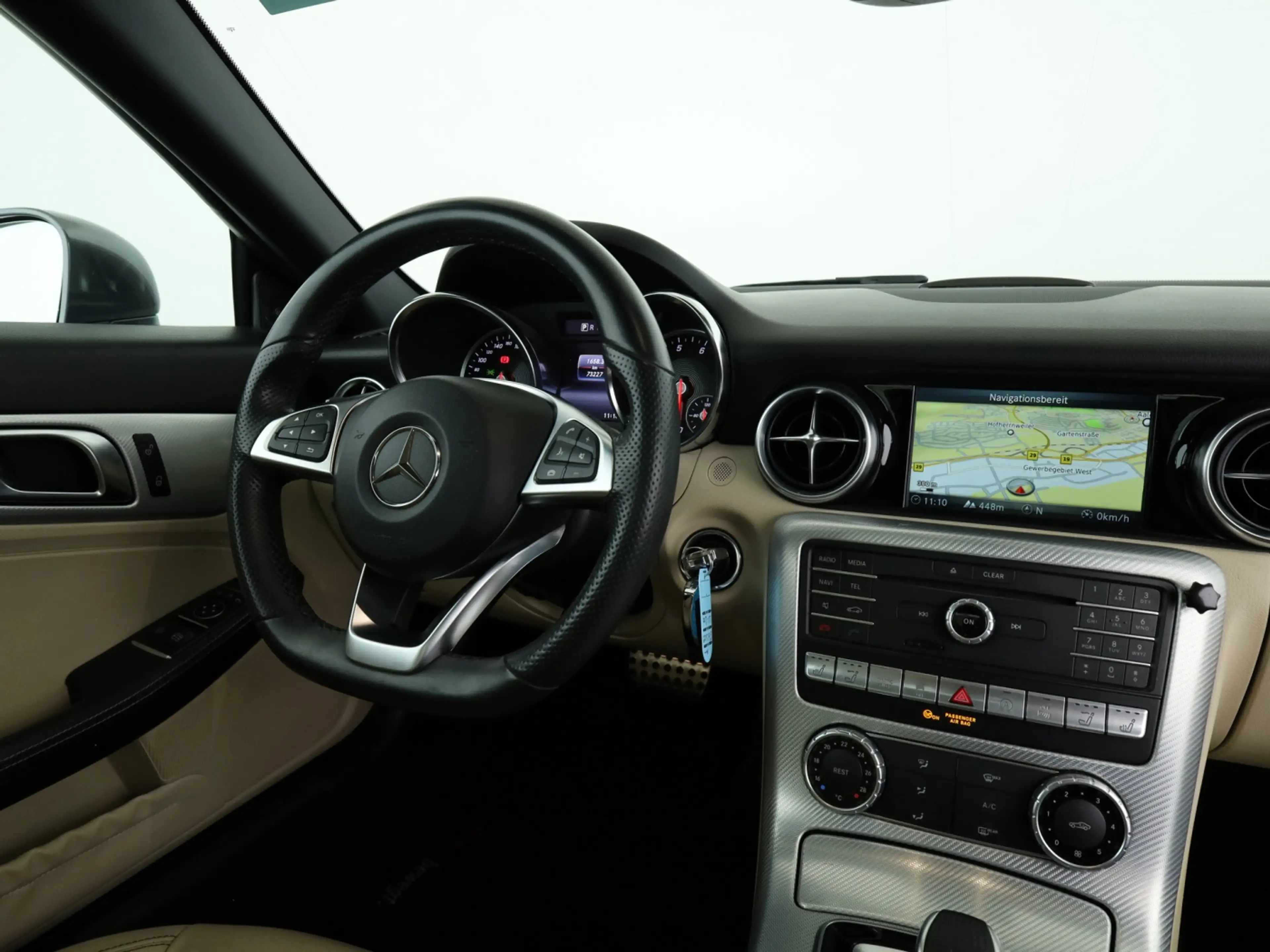 Mercedes-Benz SLC 200 **Airscarf*Panorama*LED+ILS*Navi*Leder** — photo 10