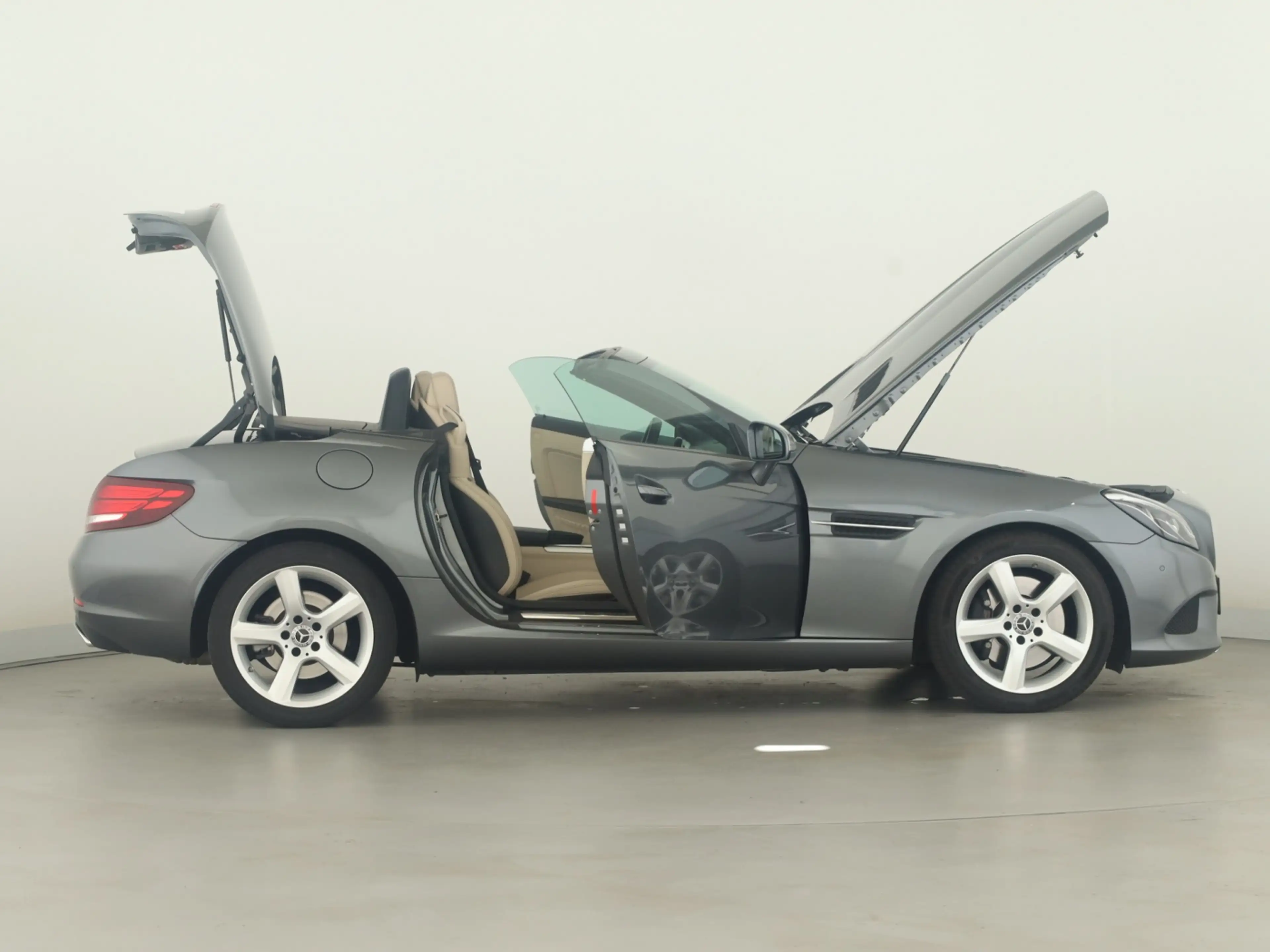 Mercedes-Benz SLC 200 **Airscarf*Panorama*LED+ILS*Navi*Leder** — photo 8