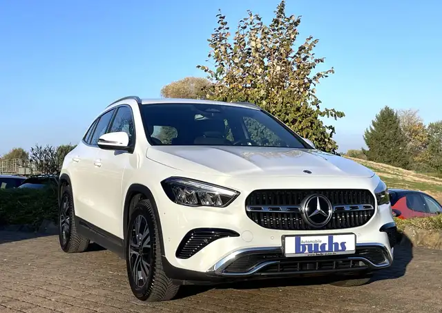 Mercedes-Benz GLA 200 GLA 200 AHK Volldigitales Display LED DAB RFK Navigation