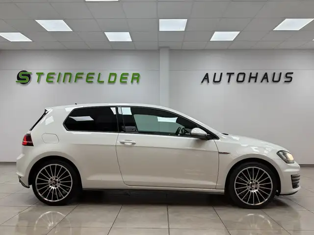 Volkswagen Golf view 3