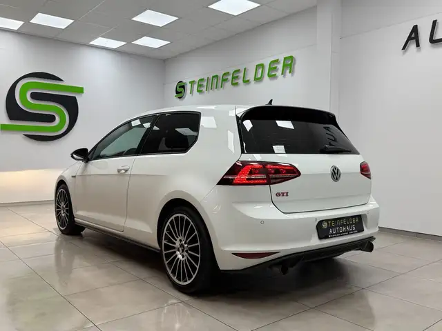 Volkswagen Golf view 4