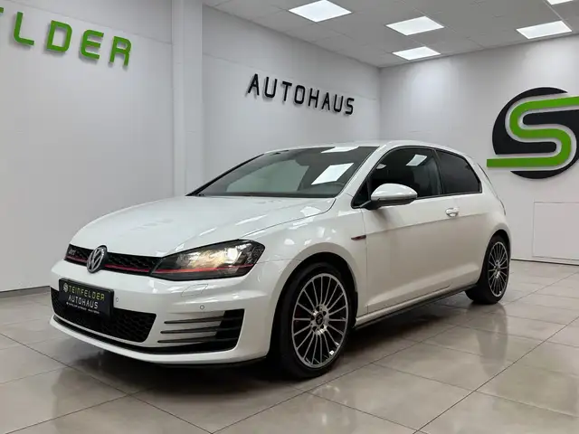 Volkswagen Golf view 2