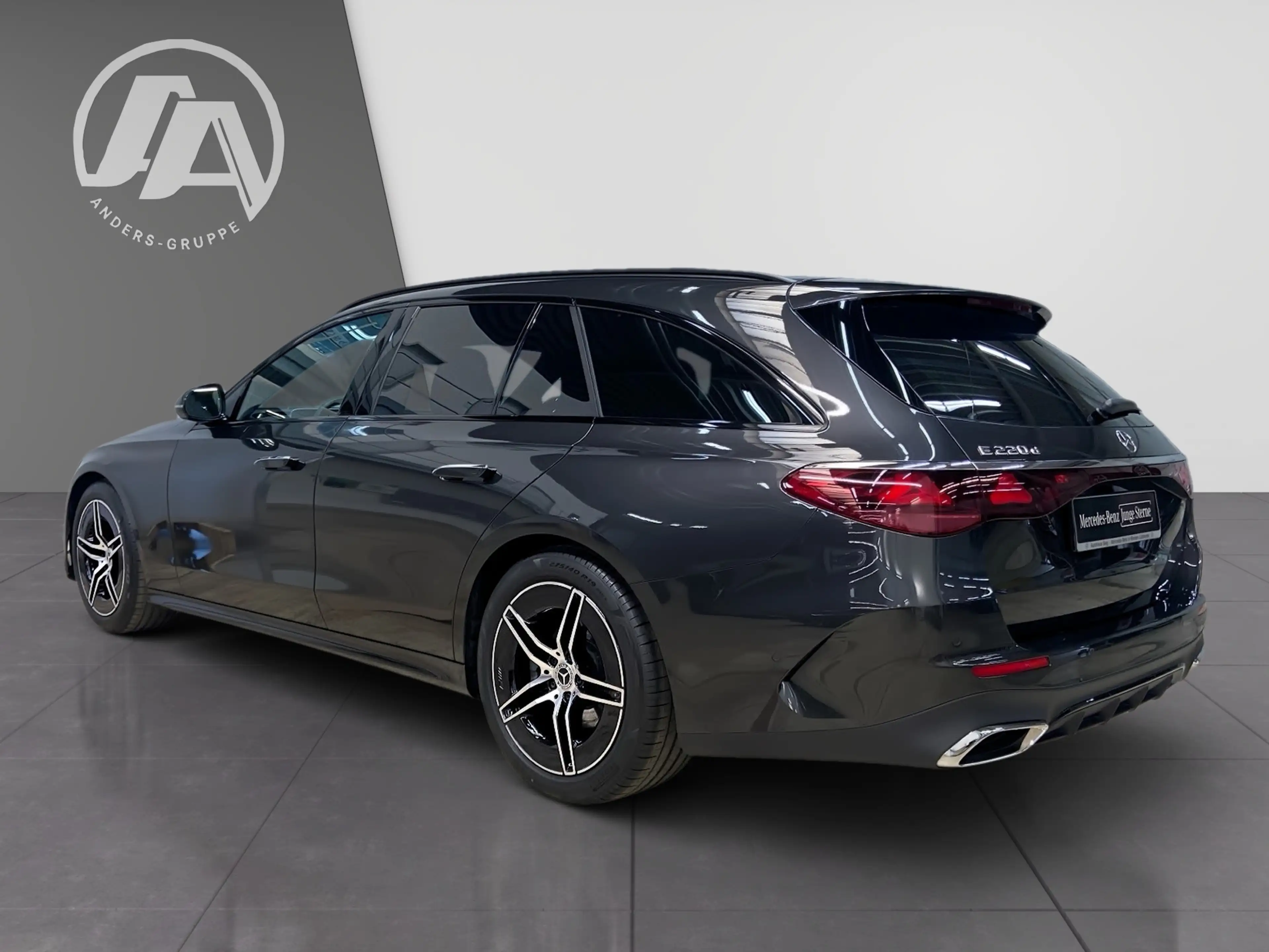 Mercedes-Benz E 220 d T AMG+Night+AHK+Kamera+LED+Navi+PDC+Pano — photo 3