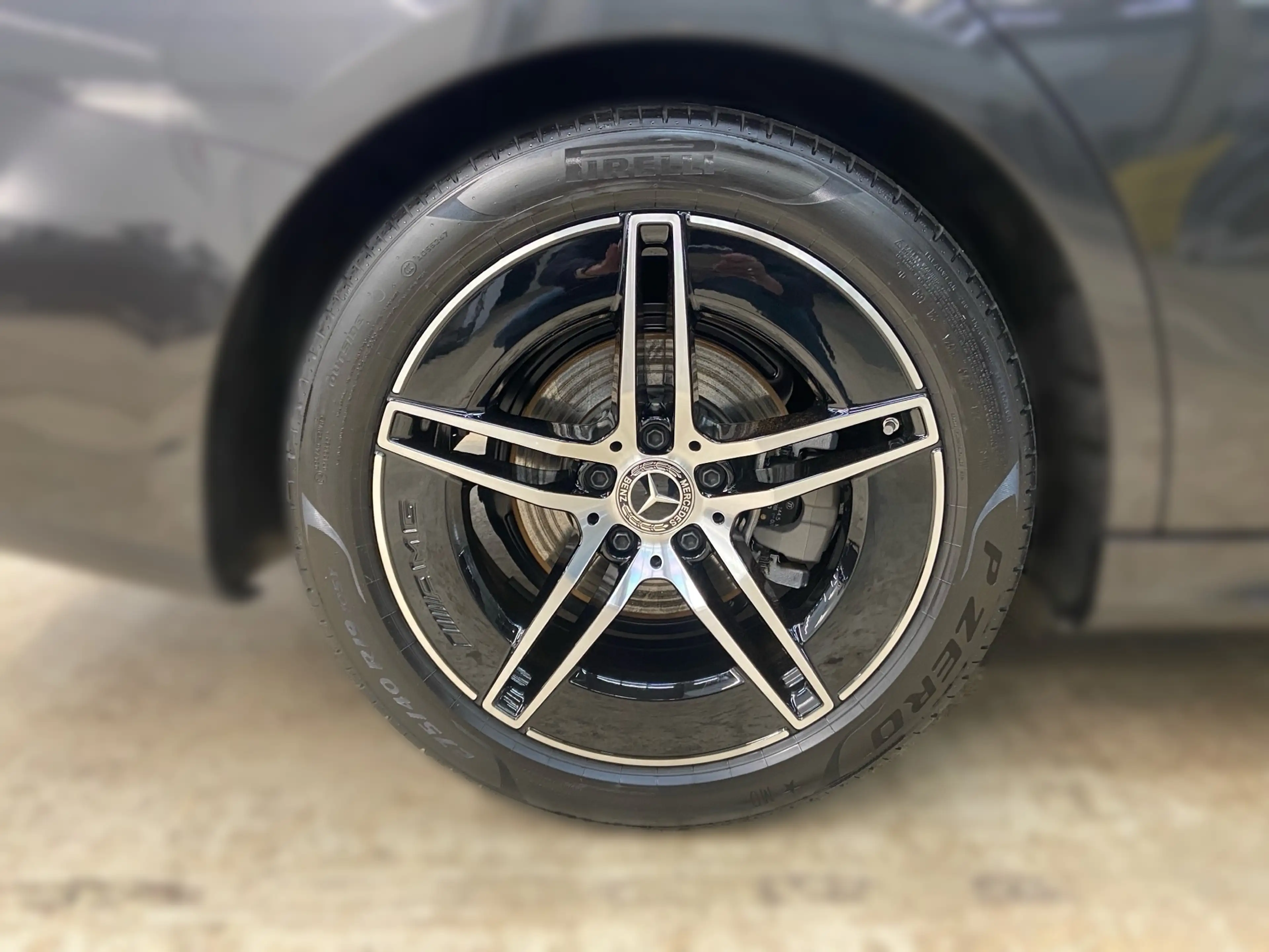 Mercedes-Benz E 220 d T AMG+Night+AHK+Kamera+LED+Navi+PDC+Pano — photo 6
