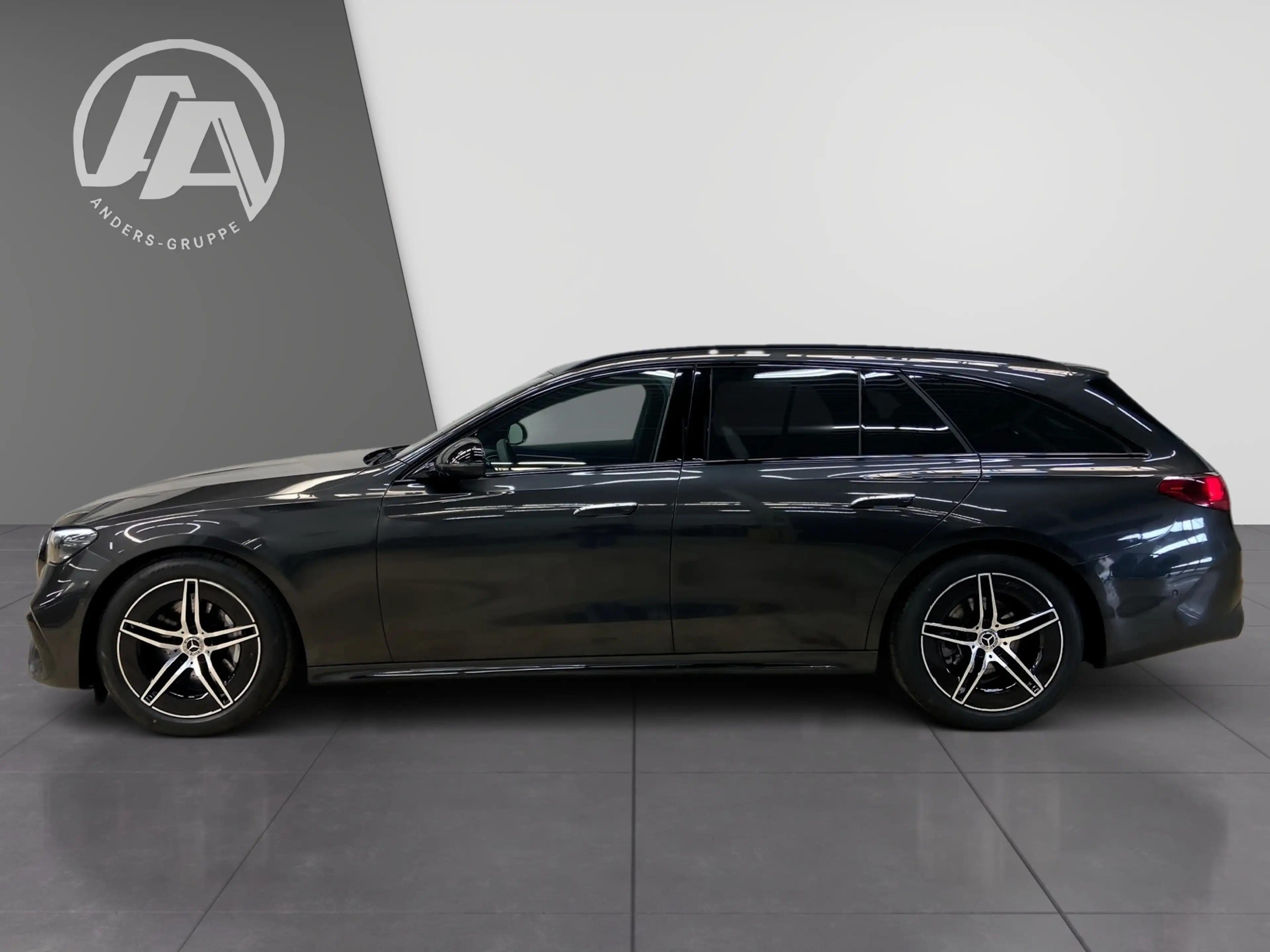 Mercedes-Benz E 220 d T AMG+Night+AHK+Kamera+LED+Navi+PDC+Pano — photo 4