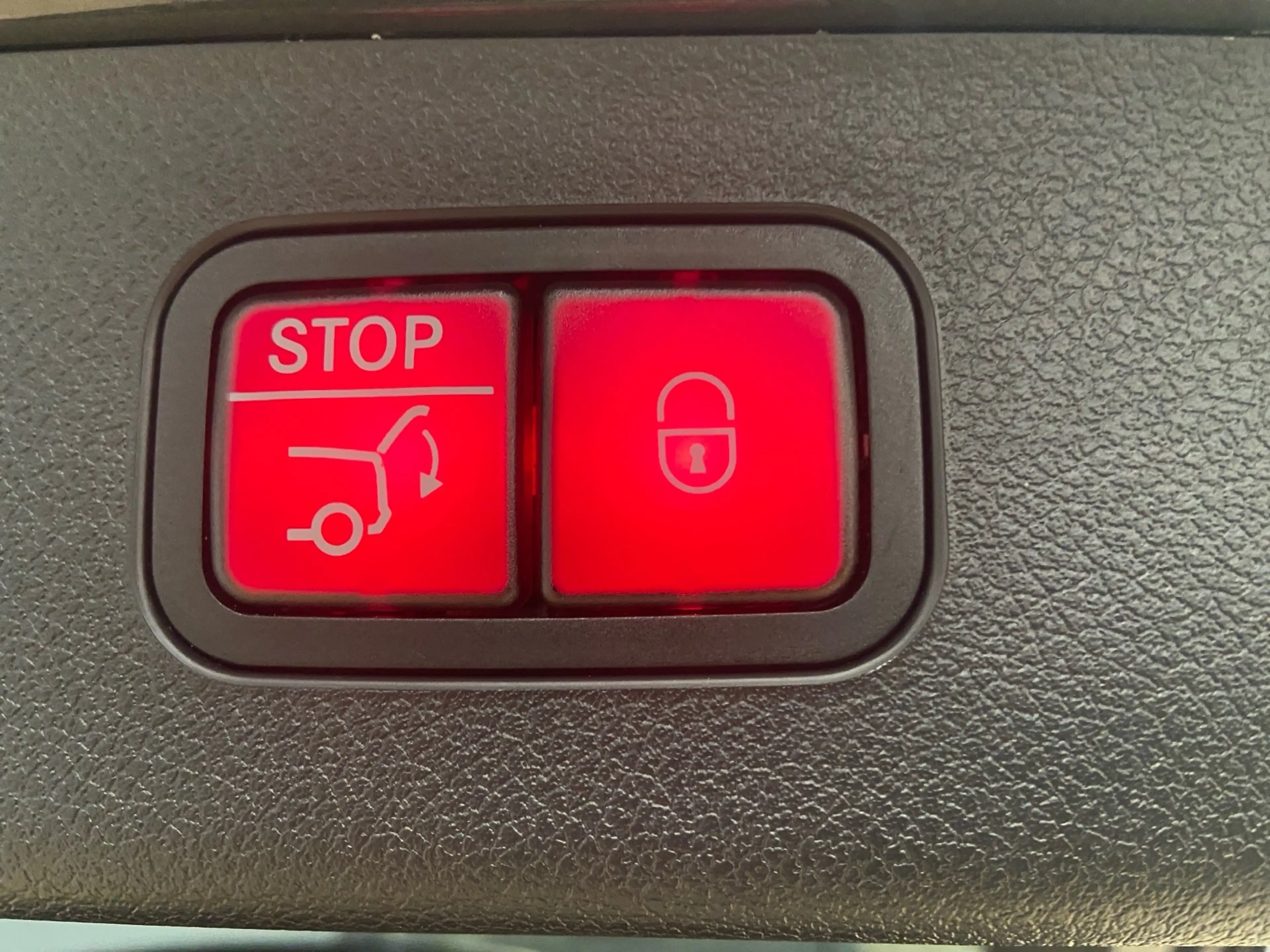 Mercedes-Benz E 220 d T AMG+Night+AHK+Kamera+LED+Navi+PDC+Pano — photo 13