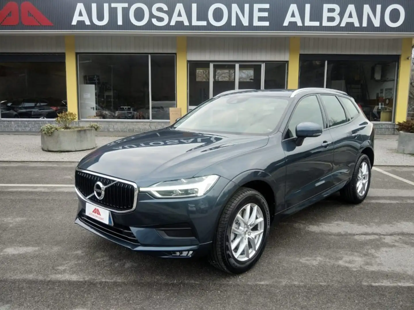 Volvo XC60 B4 (d) AWD Geartronic Momentum Grigio - 1