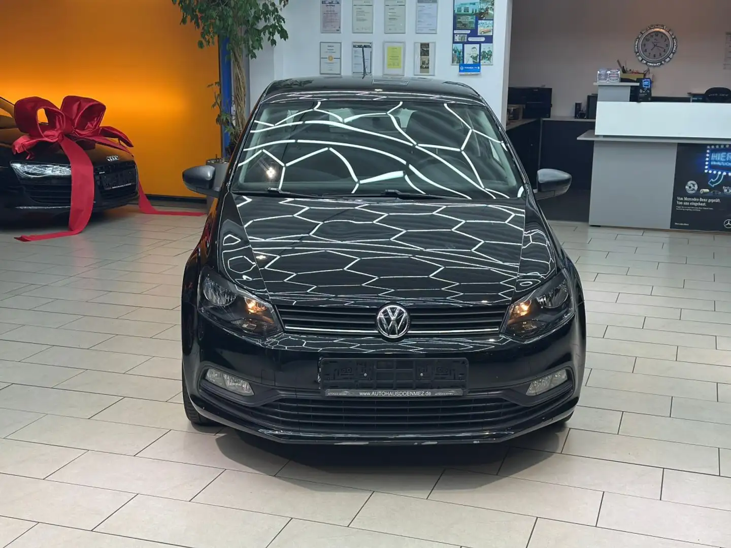Volkswagen Polo 1.0 Trendline Klima PDC (Hinten) elektr. FH MFL Fr Schwarz - 2