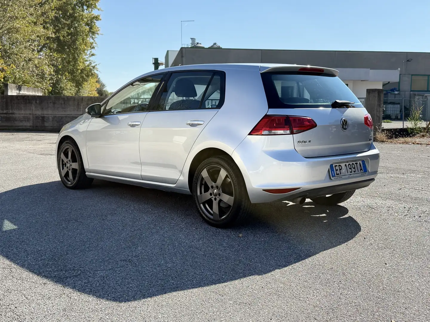 Volkswagen Golf 5p 1.6 tdi Highline - 2