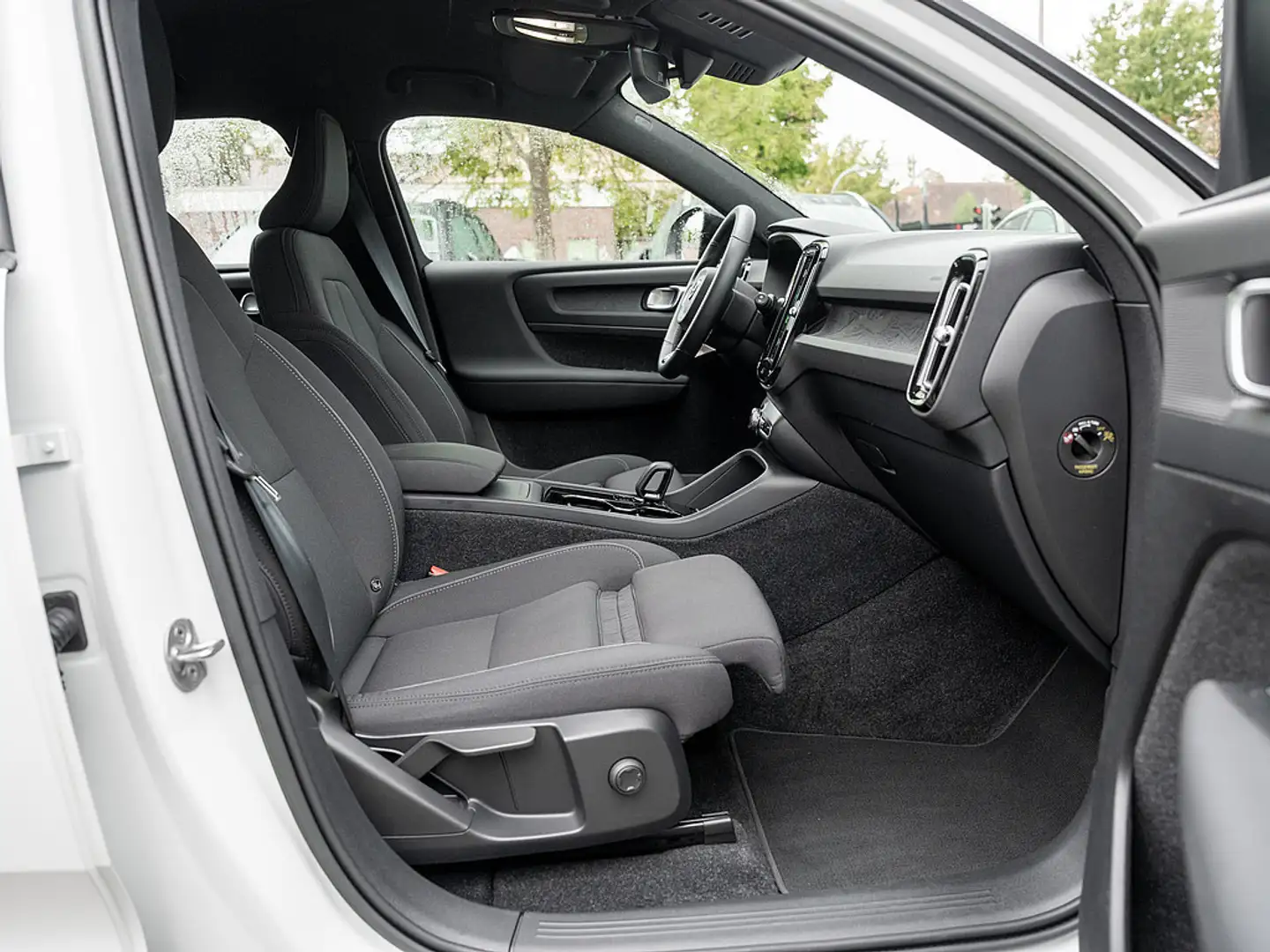Volvo XC40 Recharge Core Weiß - 2