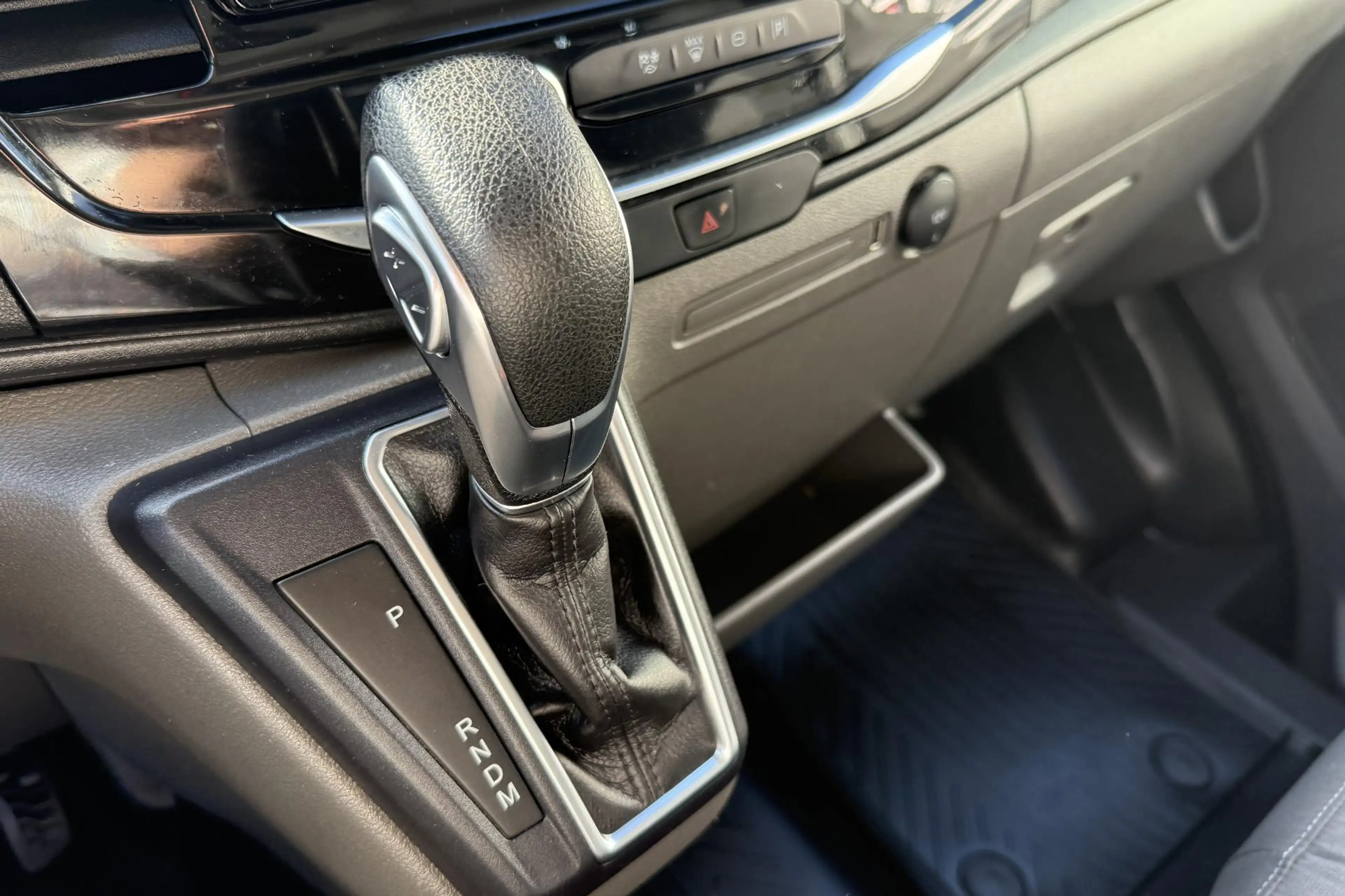 Ford Transit 350 2.0 TDCI L3H2 Trend — photo 14