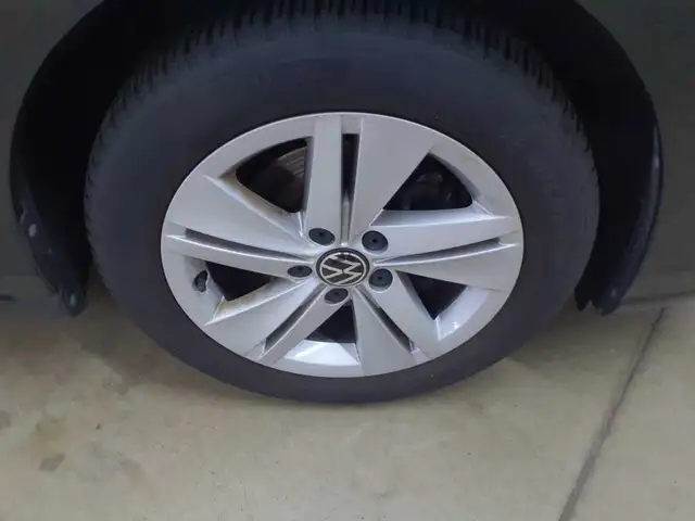 Volkswagen Golf view 18