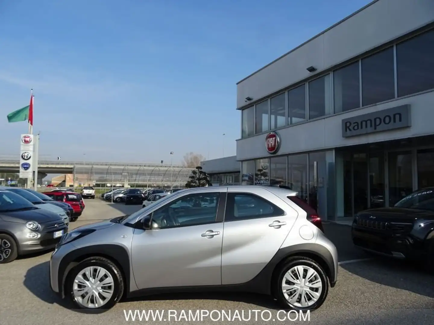 Toyota Aygo X 1.0 VVT-i 72 CV 5 porte Active Szürke - 2