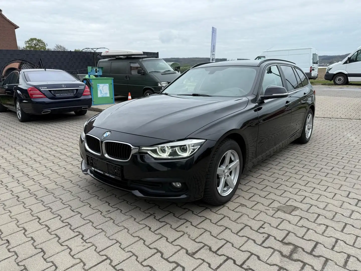 BMW 318 d Touring*PDC*SHZ*AUTOMATIK Fekete - 1