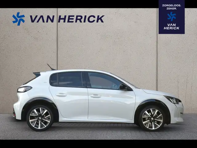 Peugeot 208 view 3